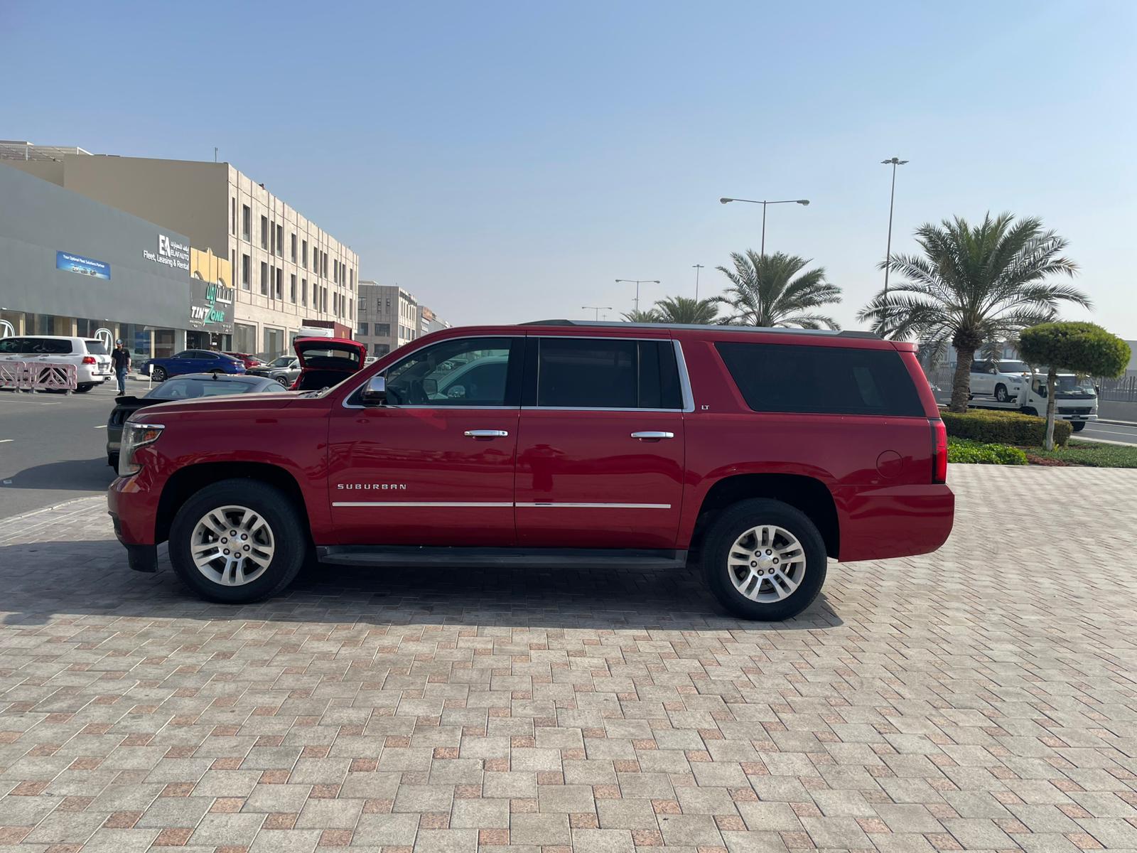 Chevrolet Suburban LT 2015 - Image 2