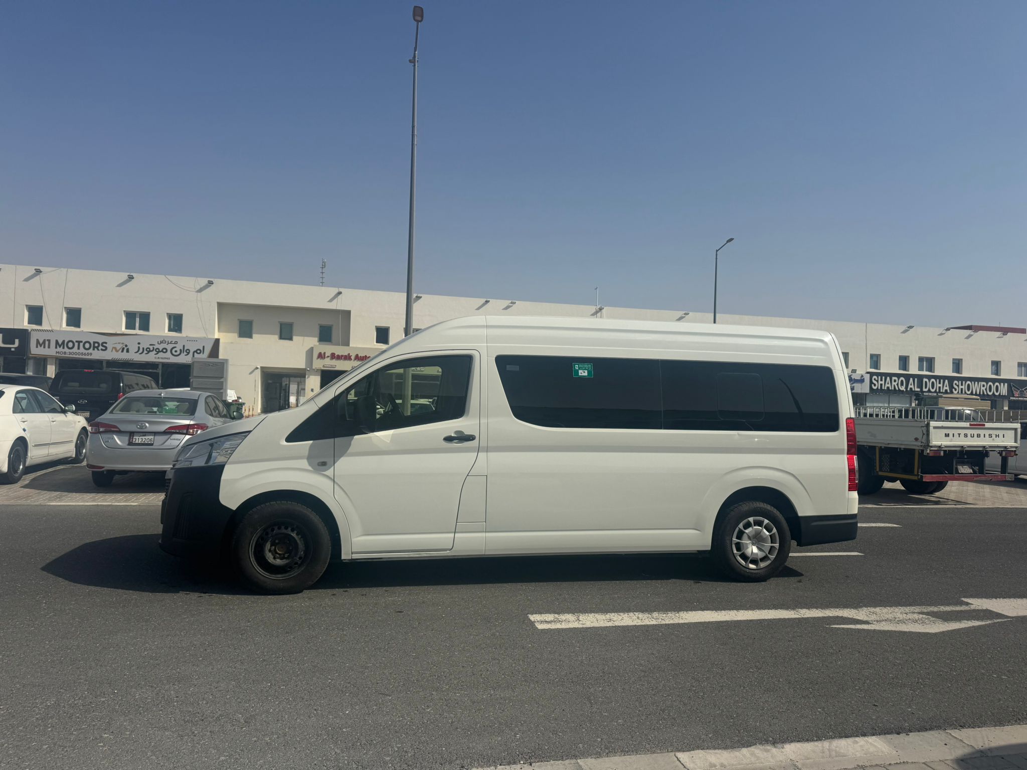 Toyota Hiace Bus 2022 - Image 2