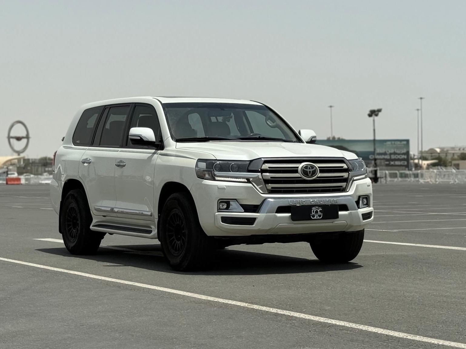 Toyota Land Cruiser GXR white edition V8 - Image 2