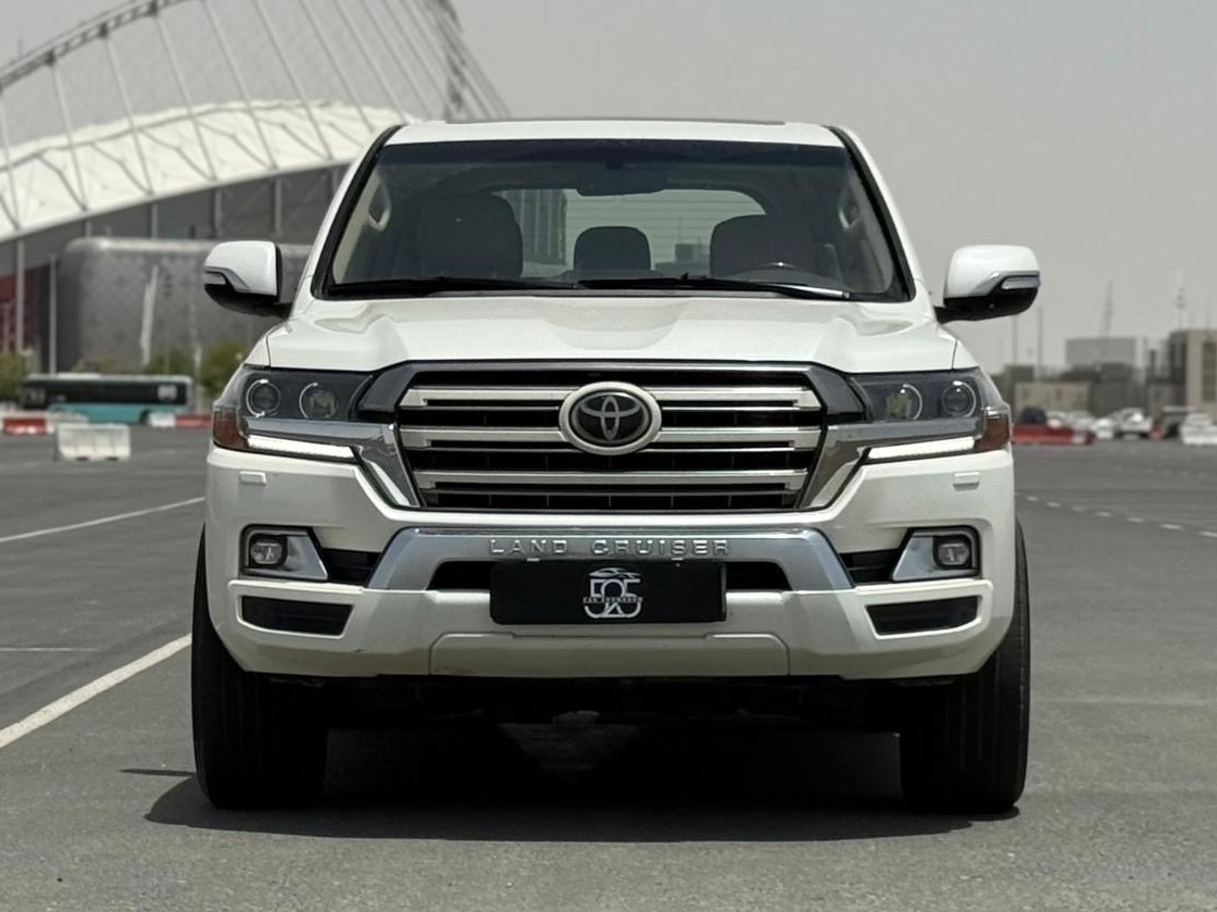 Toyota Land Cruiser GXR white edition V8 - Image 3