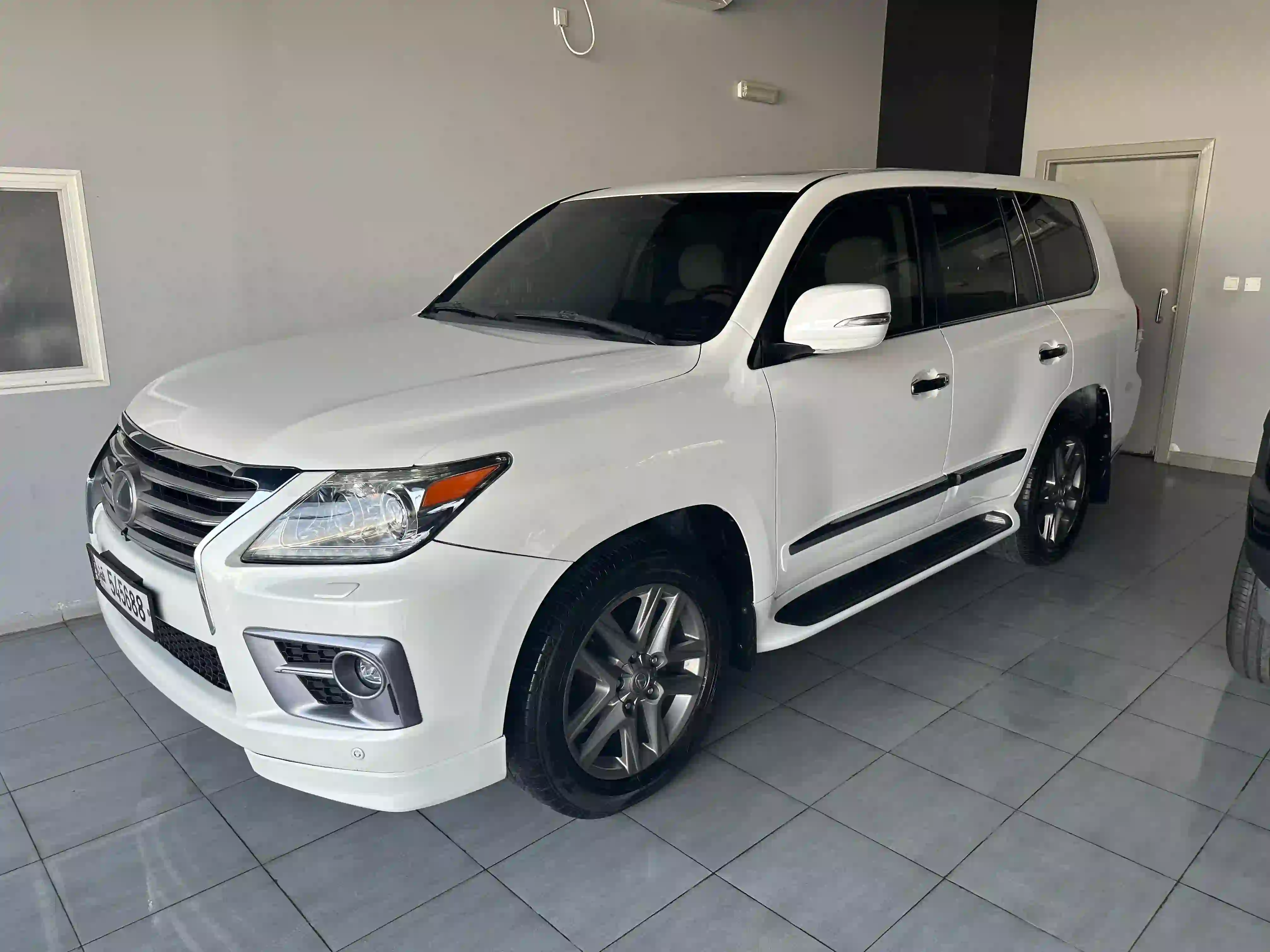 Lexus LX 570 S 2014 - Image 2