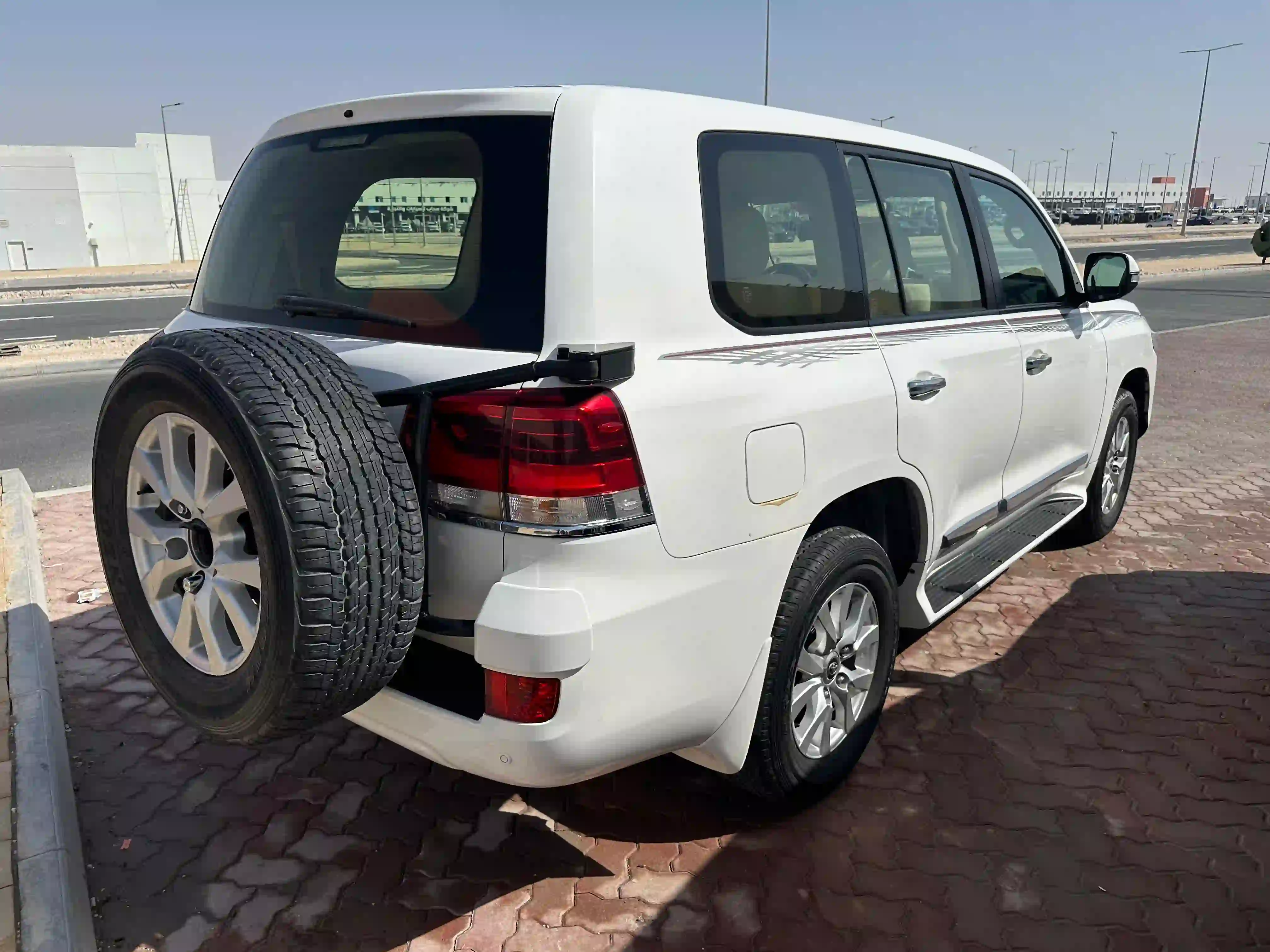 Toyota Land Cruiser GXR v6 2019 - Image 3
