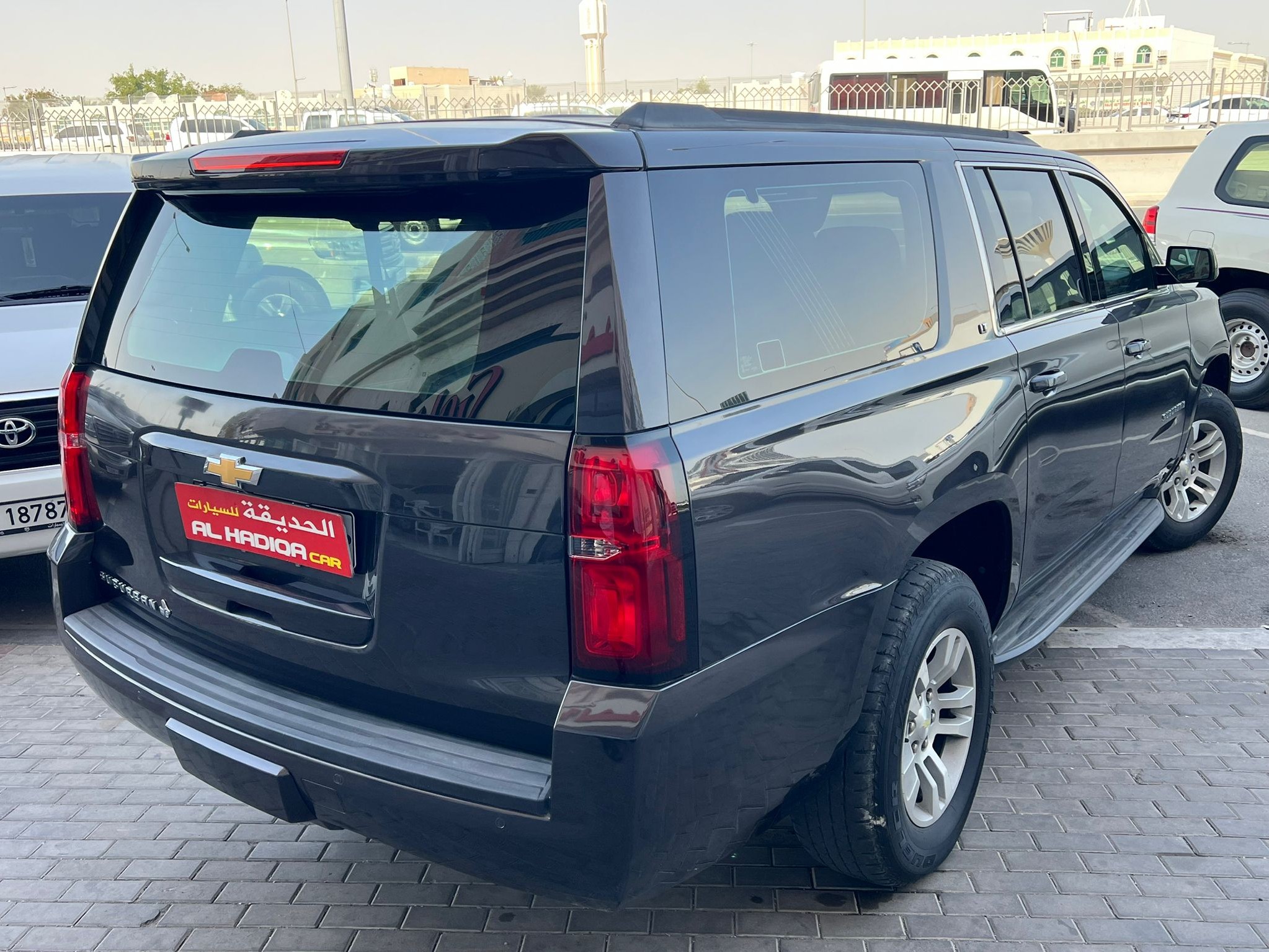 Chevrolet Suburban LT 2016 - Image 2