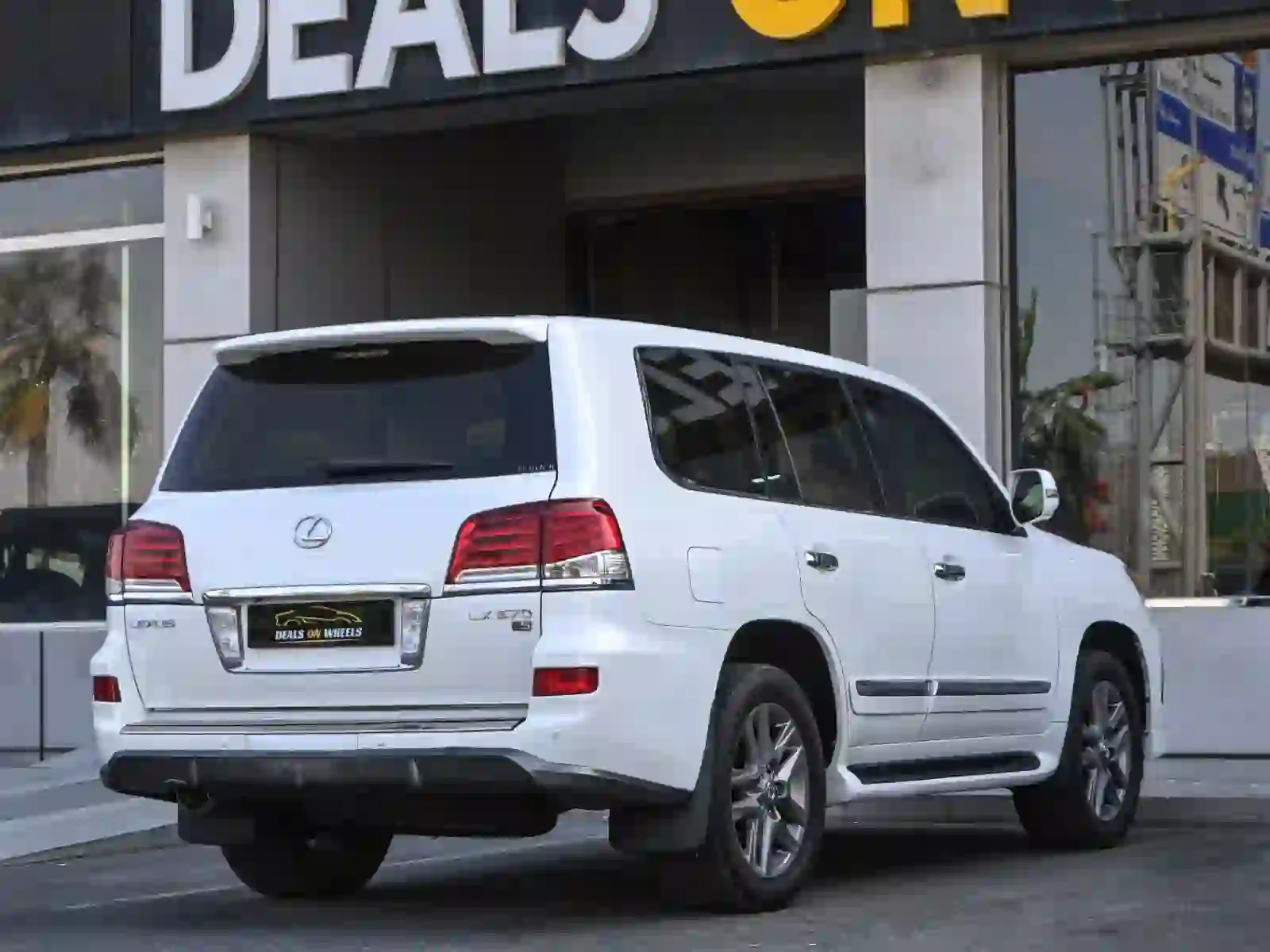 Lexus LX 570 S 2014 - Image 2
