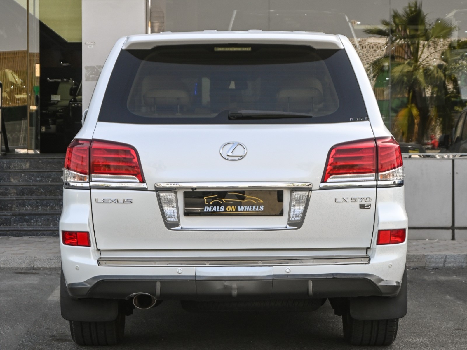 Lexus LX 570 S 2014 - Image 4