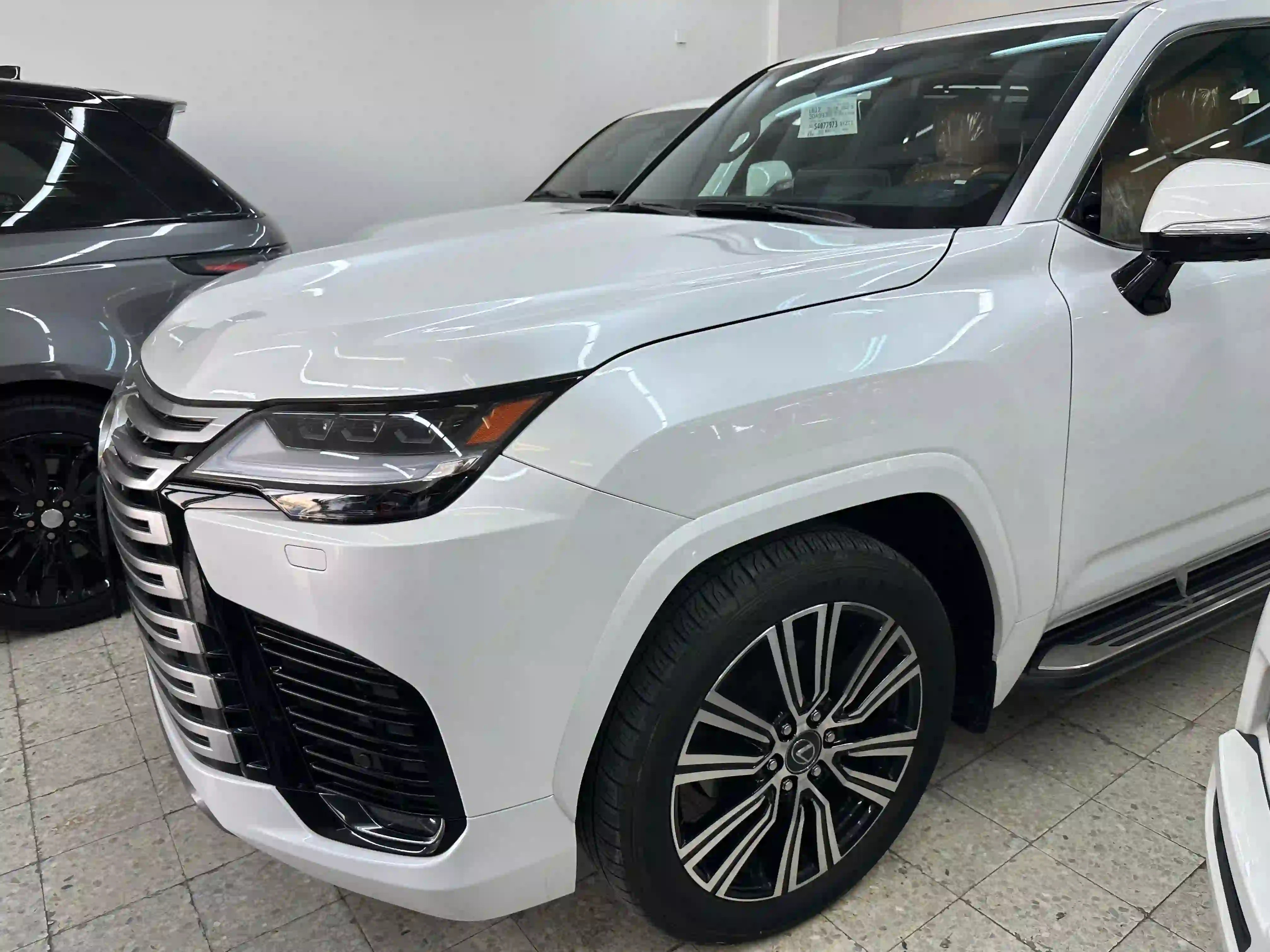 Lexus LX 570 2025 - Image 2