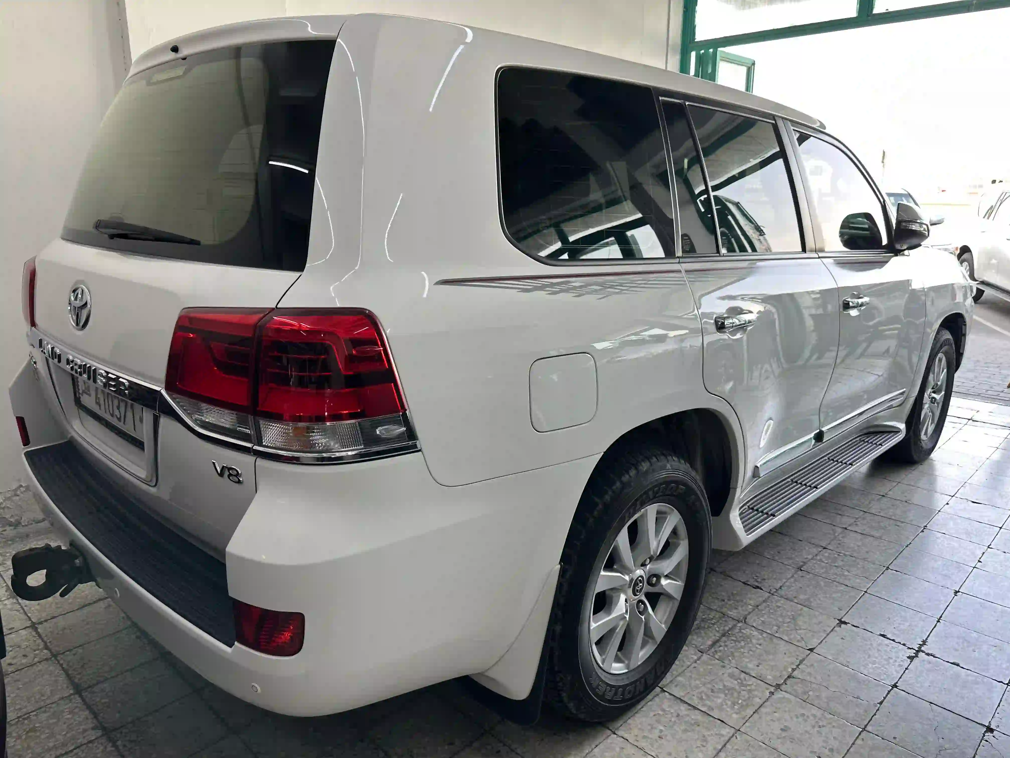 Toyota Land Cruiser GXR v8 2019 - Image 3