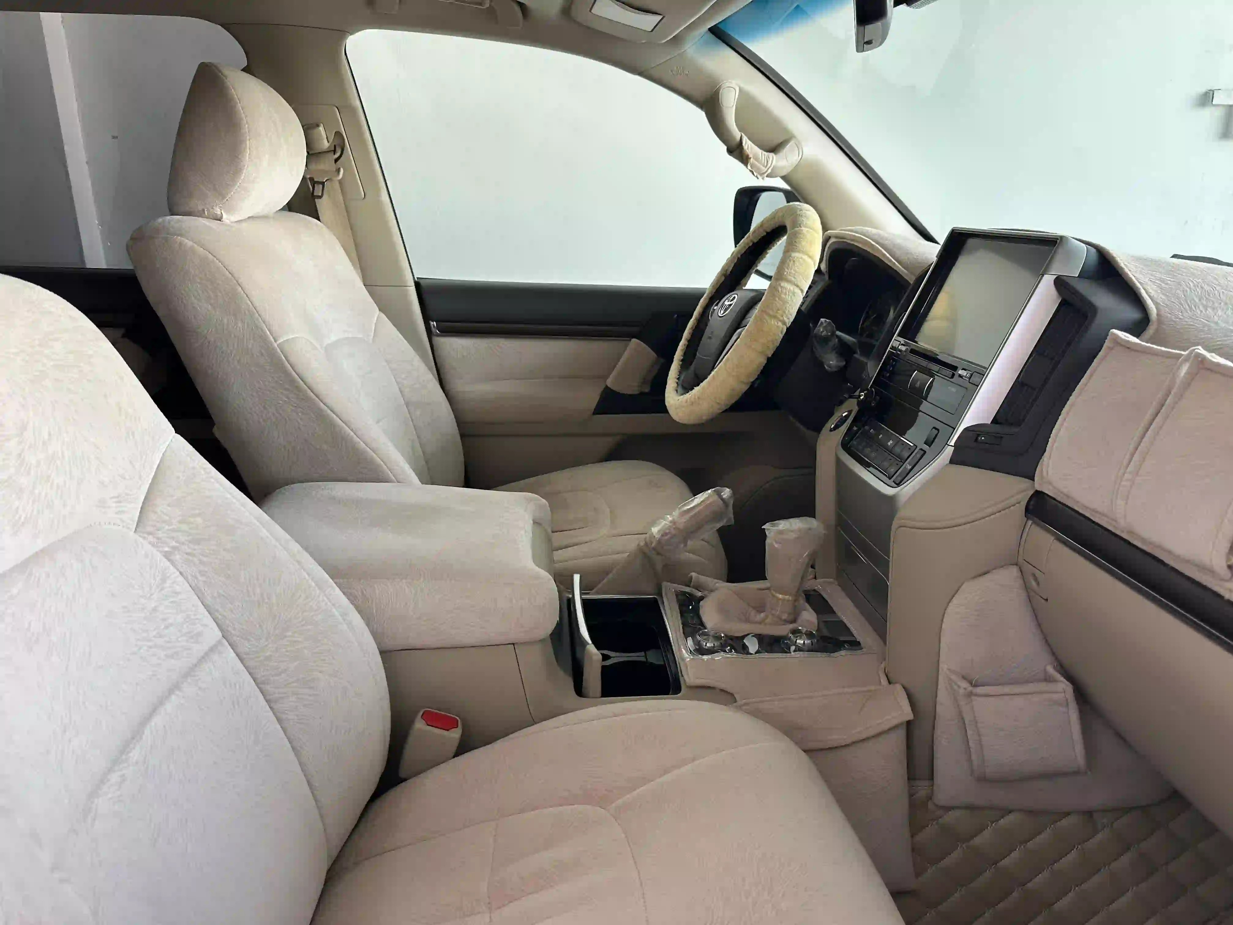 Toyota Land Cruiser GXR v8 2019 - Image 4
