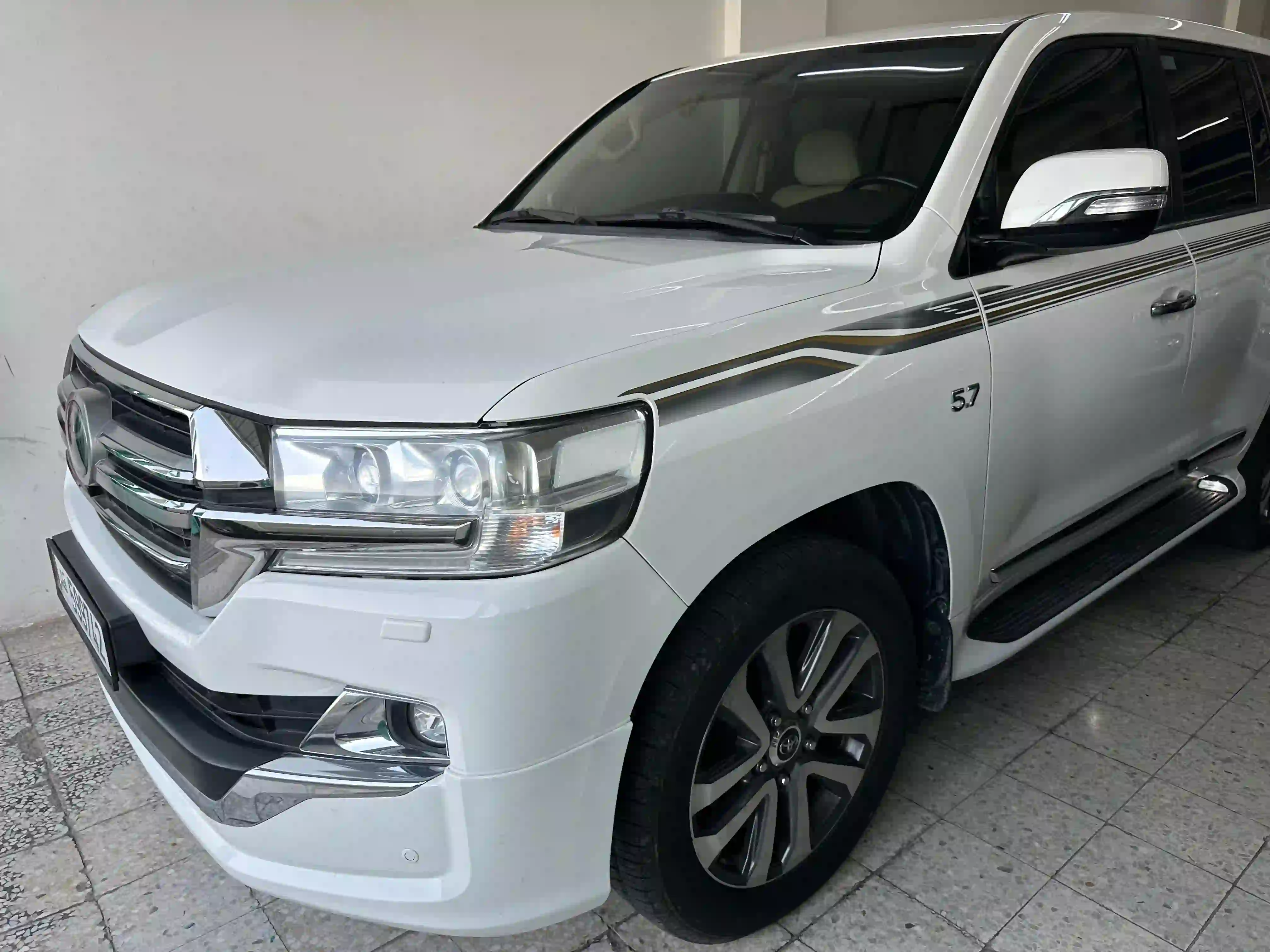 Toyota Land Cruiser VX.R 2019 - Image 2