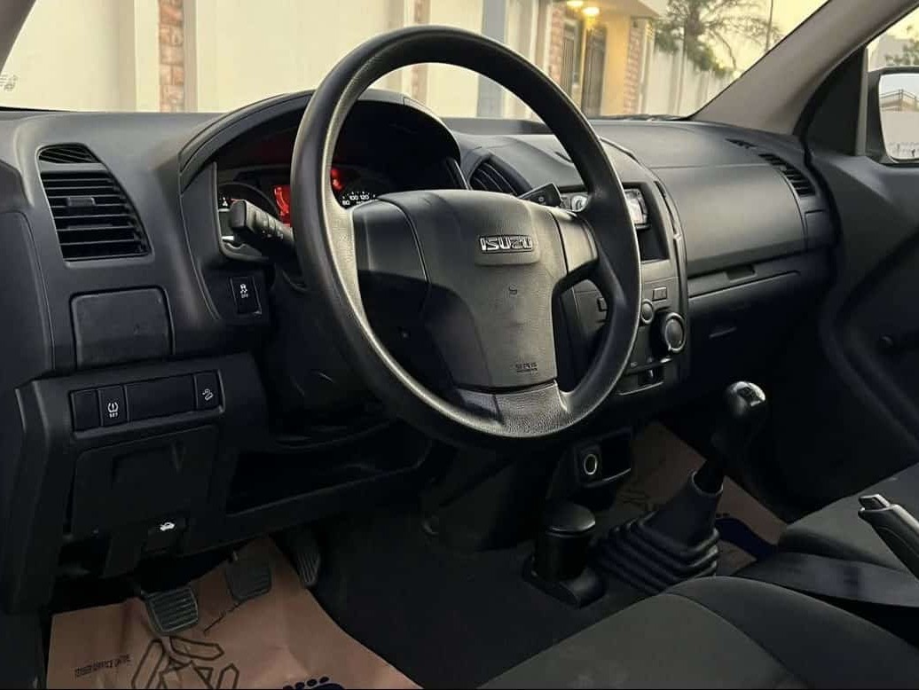 ISUZU D’MAX 2025 - Image 4