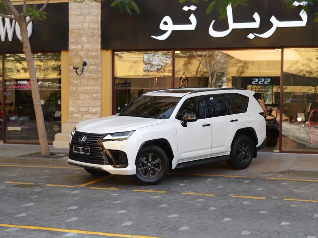 Lexus LX 600 Luxury  2025 - Image 1