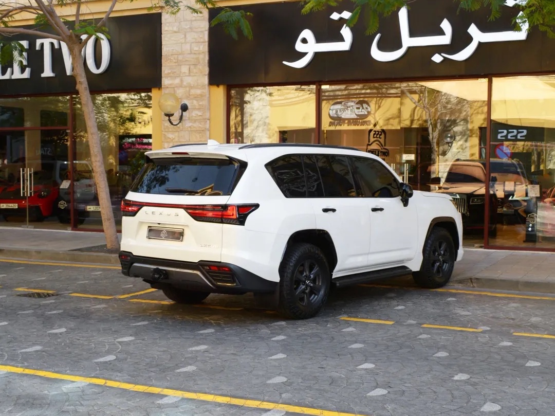 Lexus LX 600 Luxury  2025 - Image 2