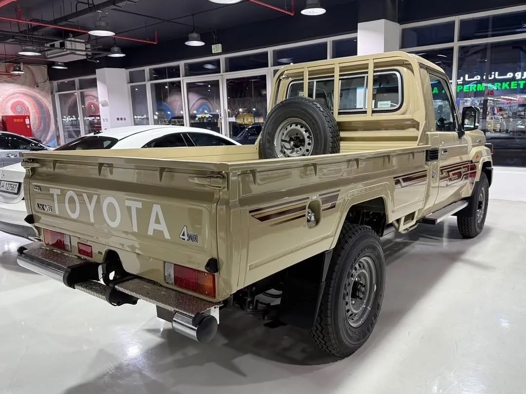 Toyota Land Cruiser LX 2025 - Image 2