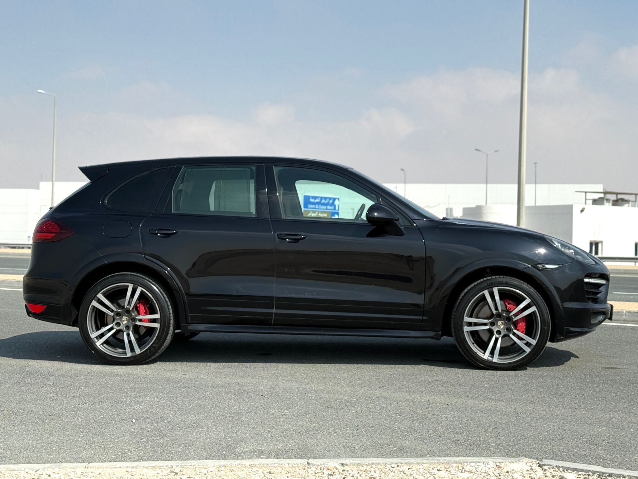 Porsche Cayenne GTS 2013 - Image 2