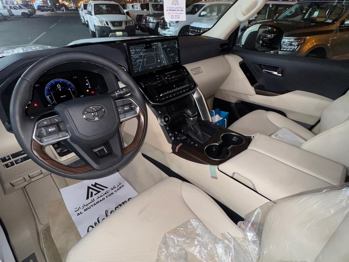 Toyota Land Cruiser GX.R 2025 - Image 3