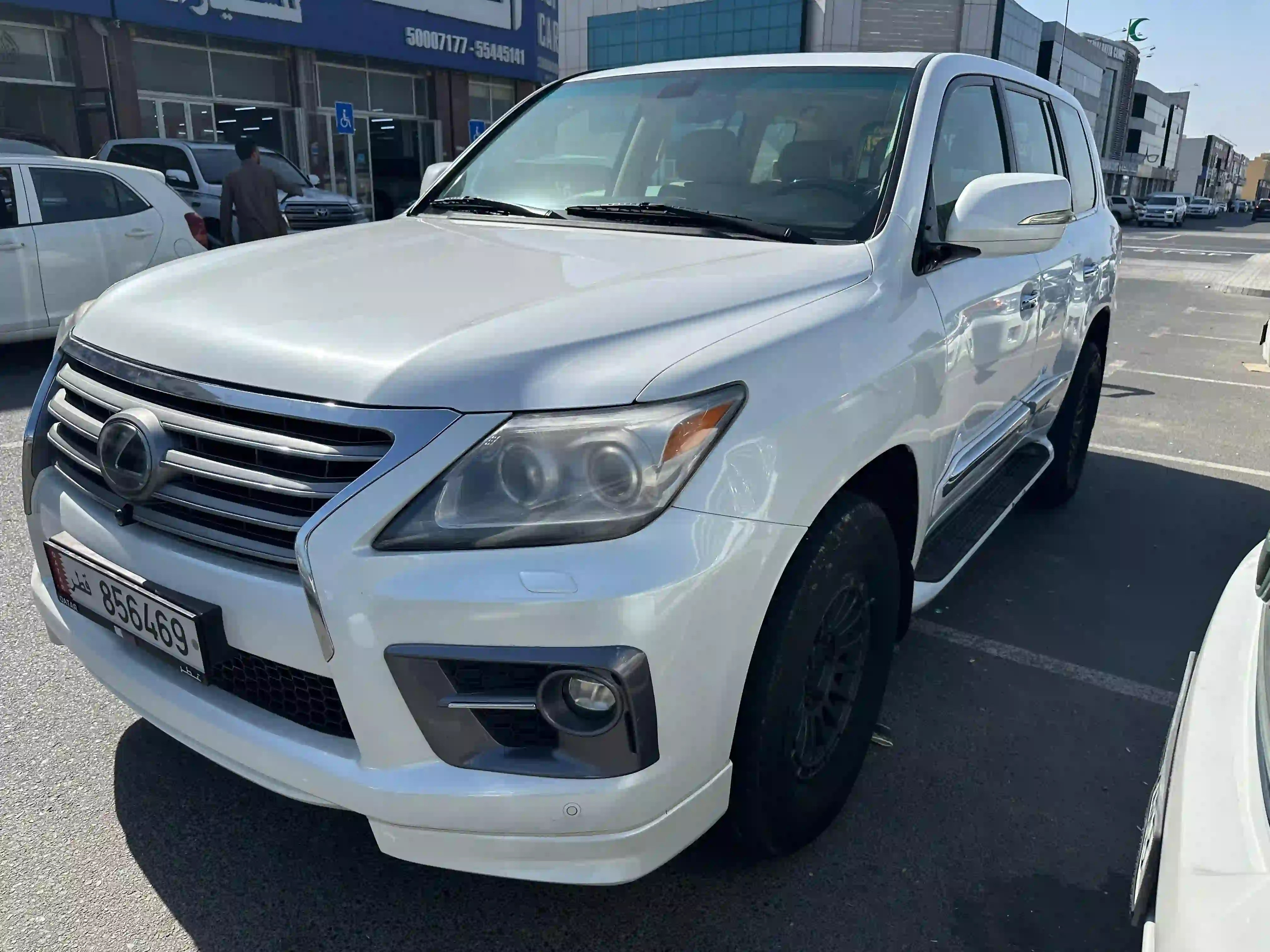 Lexus LX 570 S 2009 - Image 2