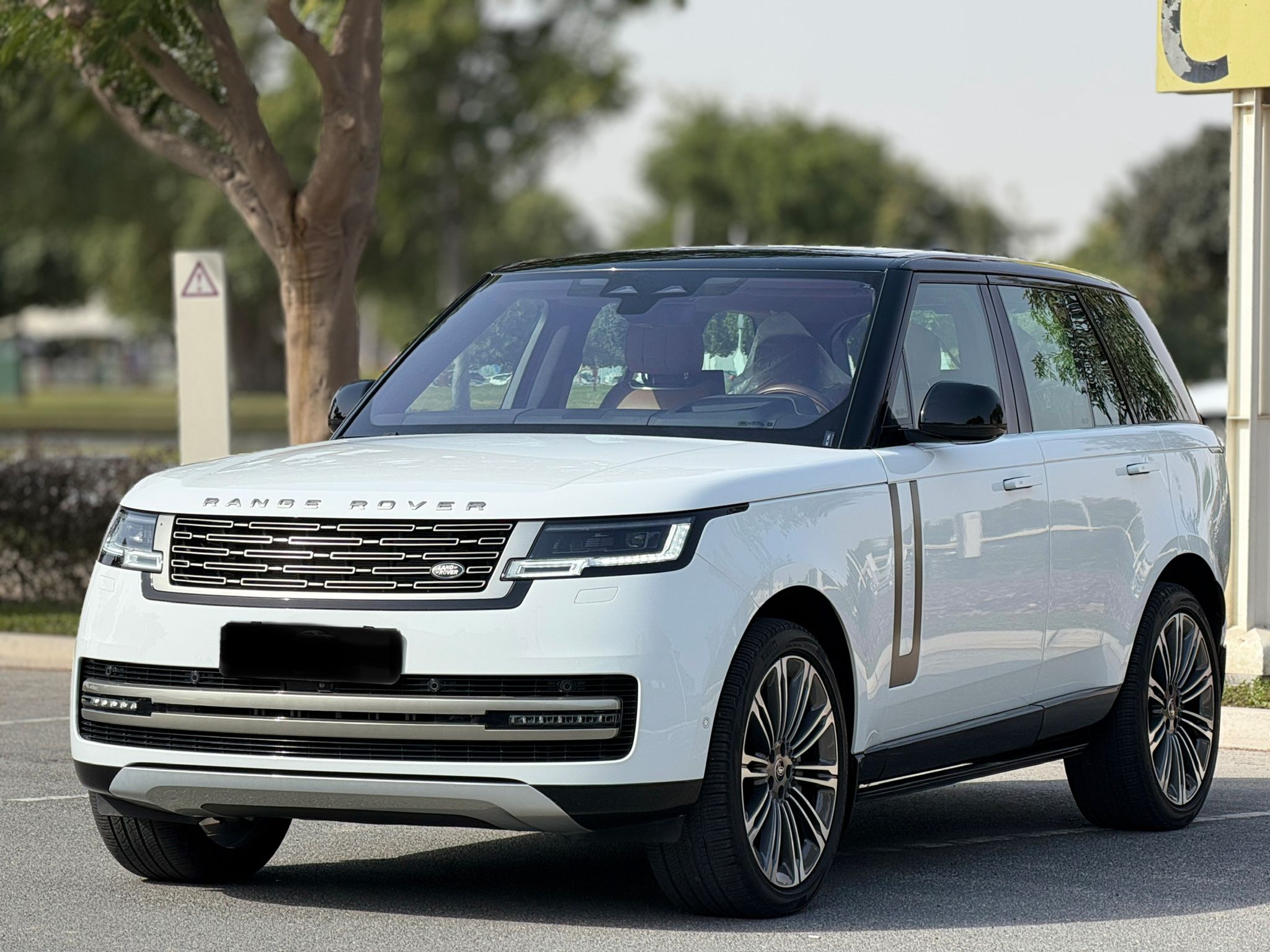 Land Rover Range Rover Vogue HSE 2023 - Image 1