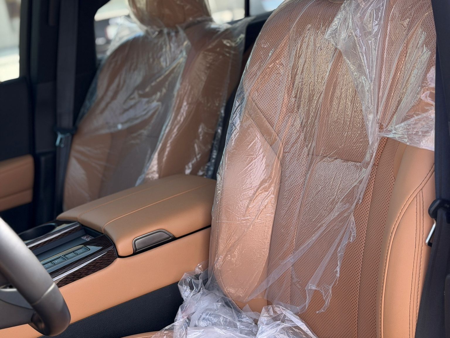 Lexus LX 600 Luxury  2024 - Image 2