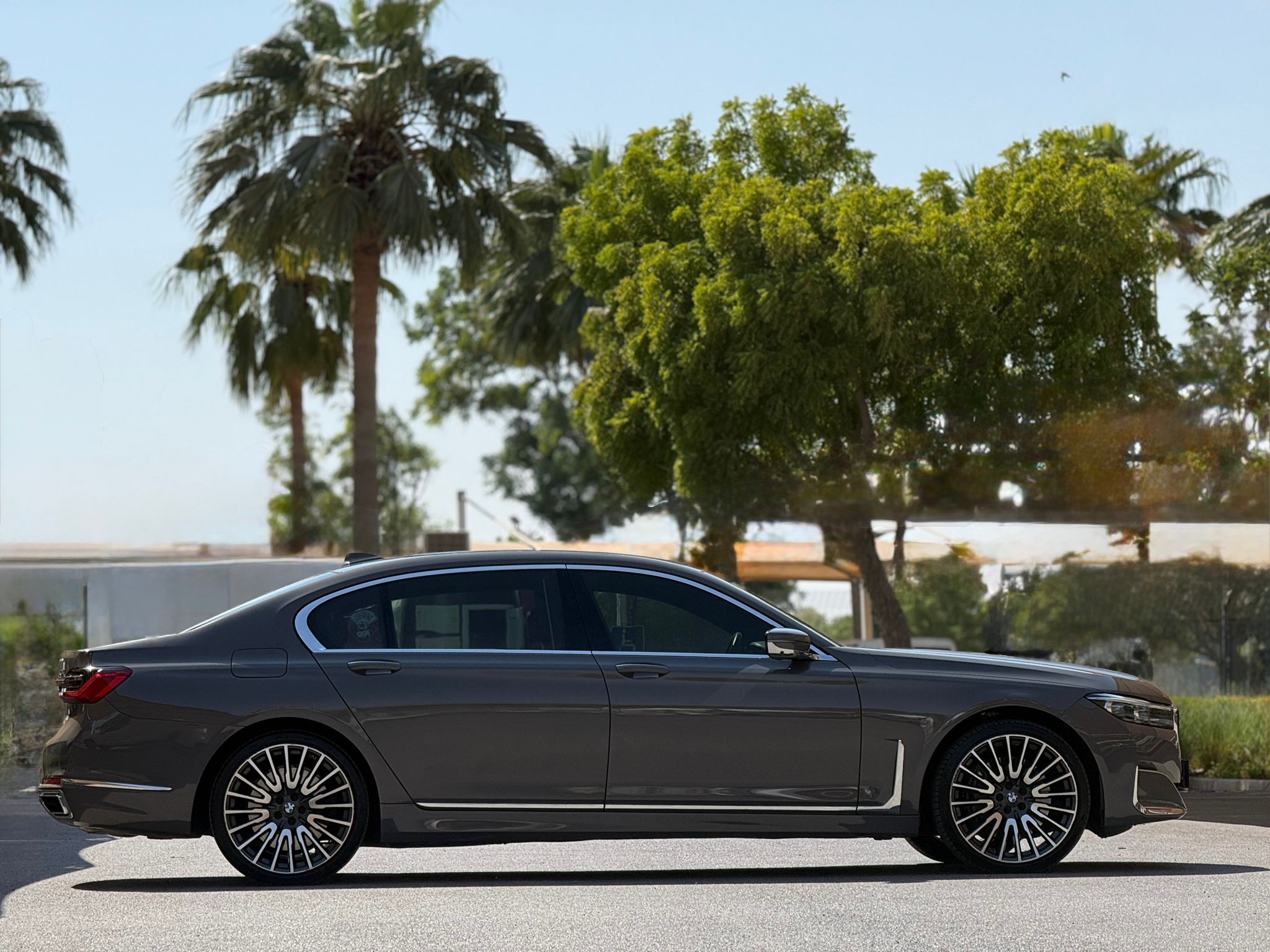 BMW 7-Series 750 Li 2021 - Image 2