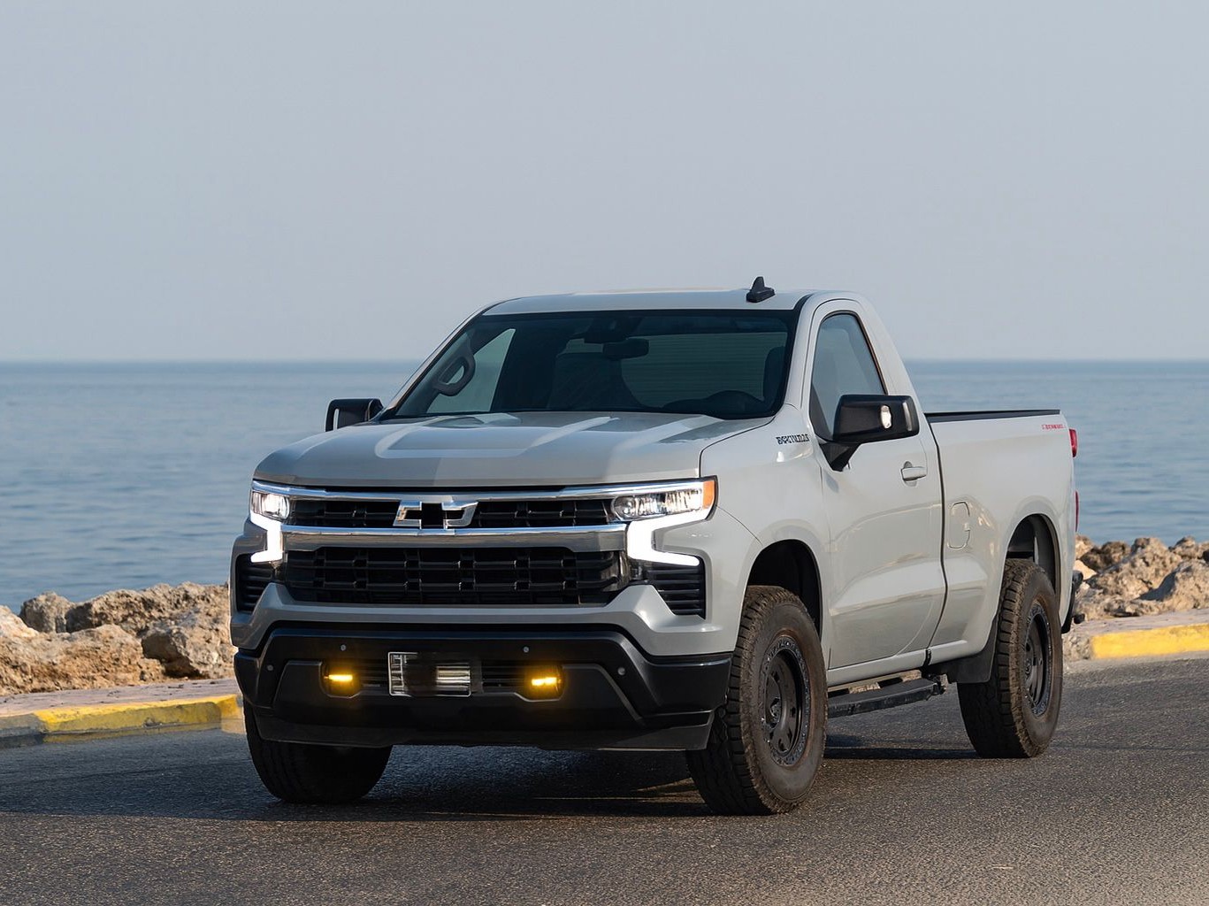 Chevrolet Silverado LT 2024 - Image 2