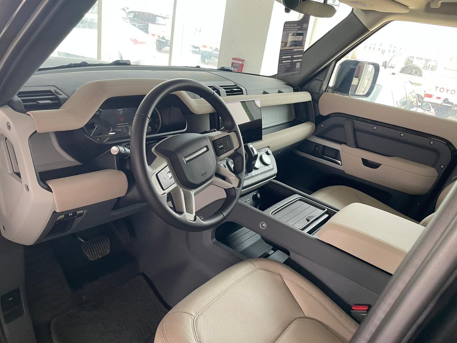 Land Rover Defender 110 SE 2023 - Image 3