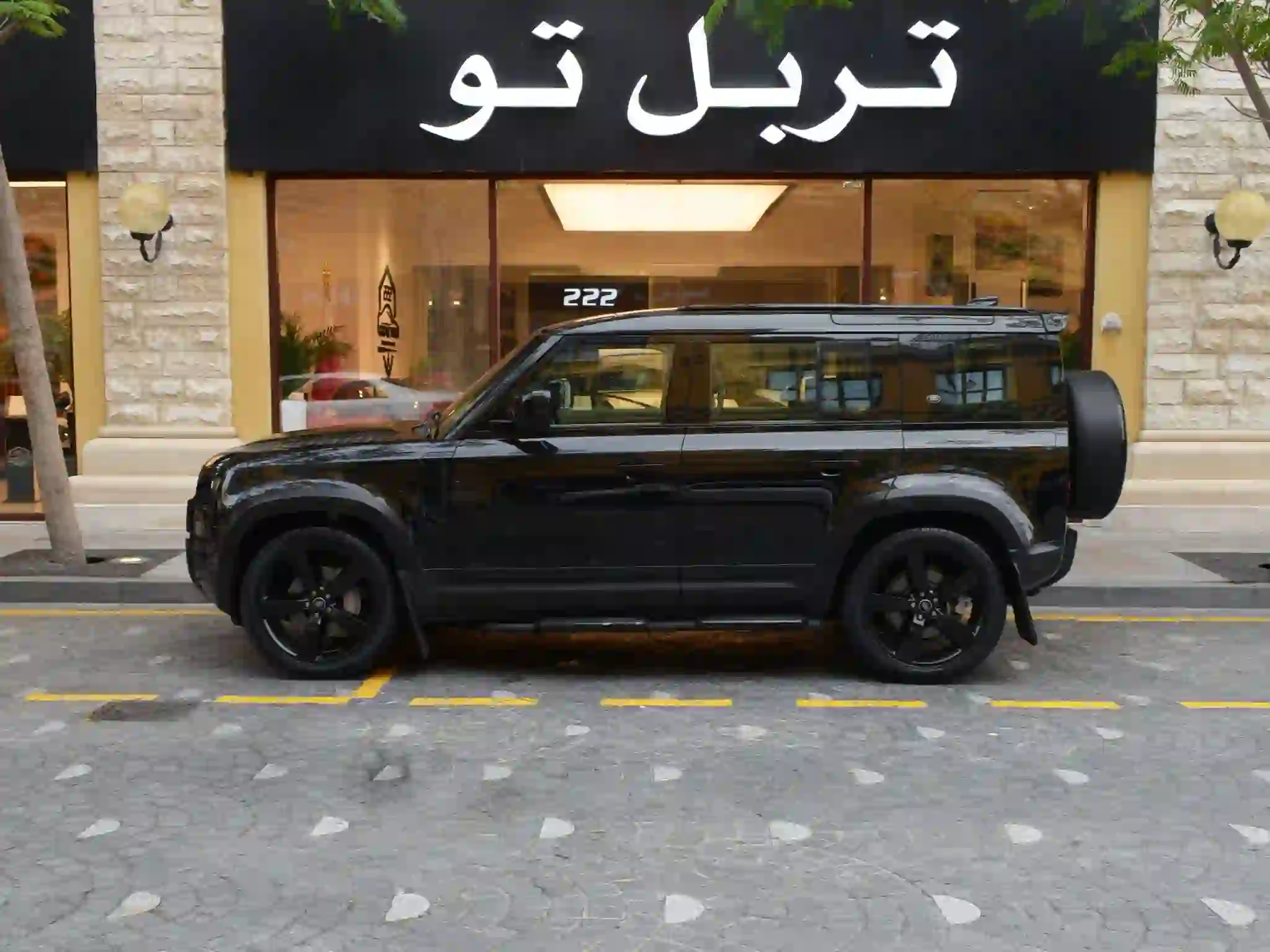 Land Rover Defender 110 HSE 2022 - Image 2