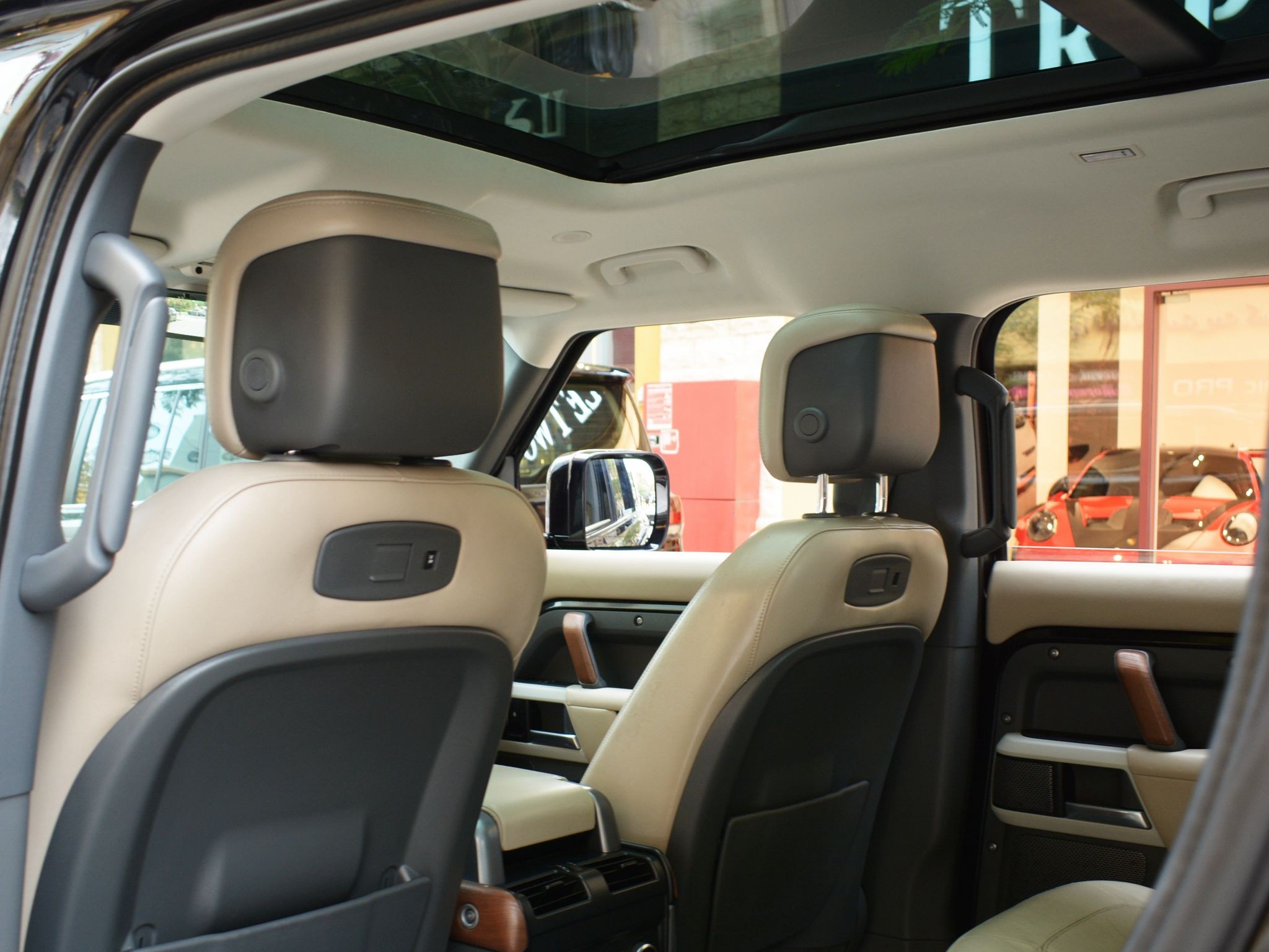 Land Rover Defender 110 HSE 2022 - Image 4