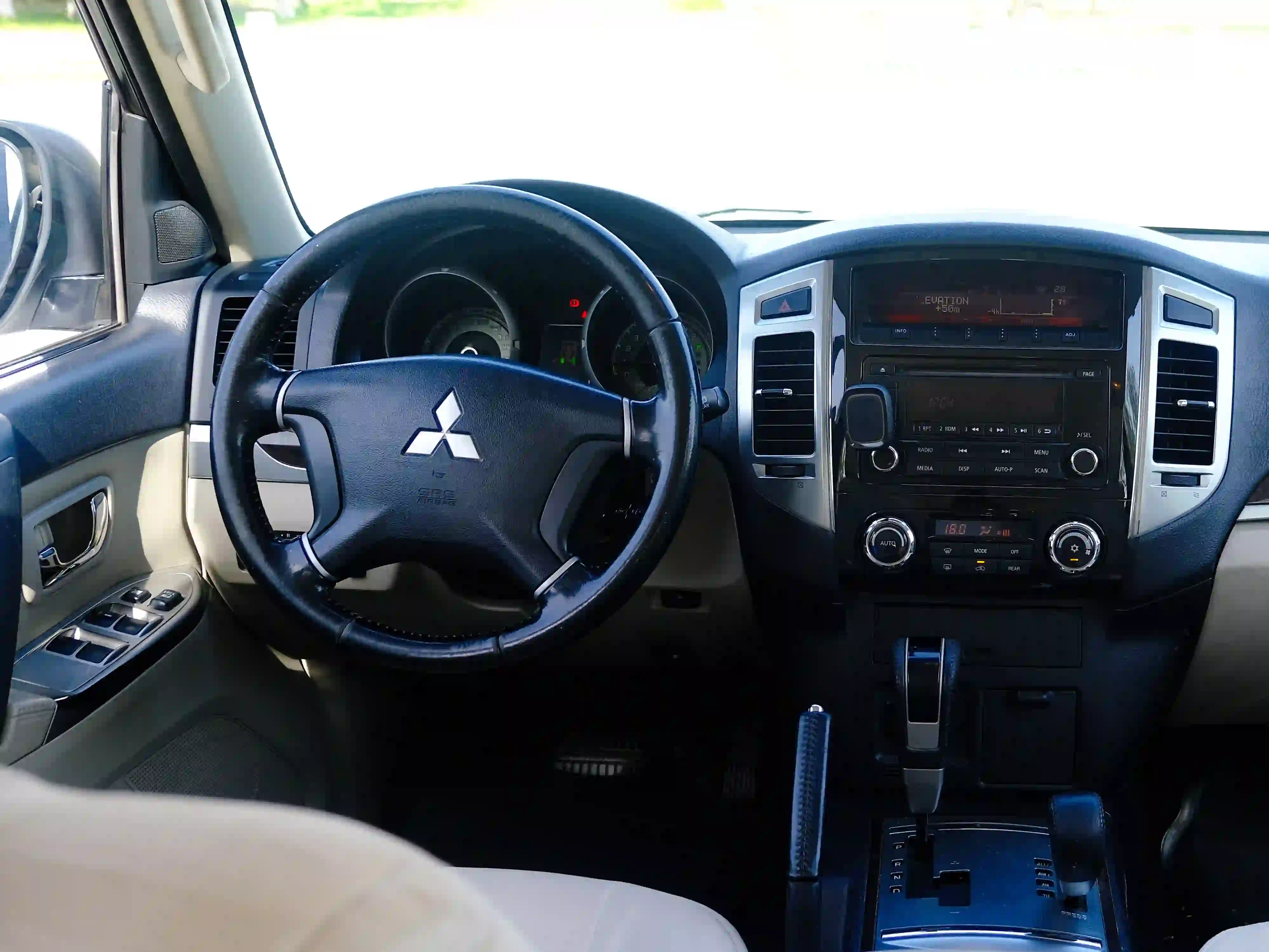 Mitsubishi Pajero 2017 - Image 3