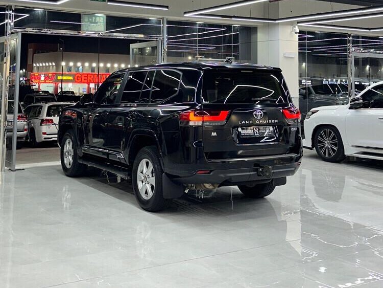 Toyota Land Cruiser GX.R 2024 - Image 4