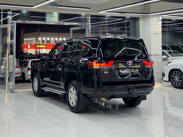 Toyota Land Cruiser GX 2024 - Image 3