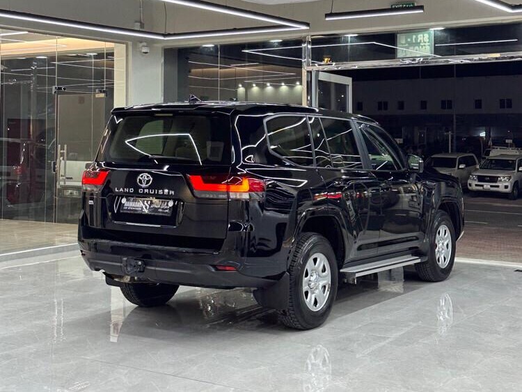 Toyota Land Cruiser GX 2024 - Image 4