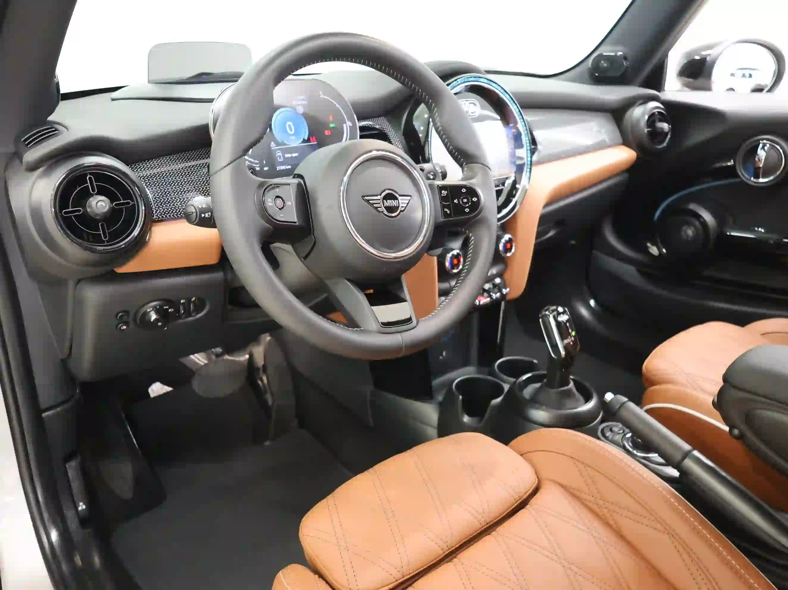 Mini Cooper Classic 2024 - Image 4