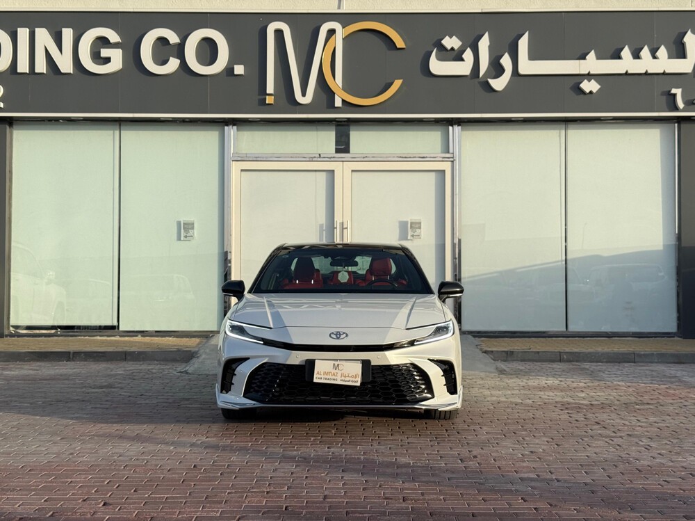 Toyota Camry 2025 - Image 2