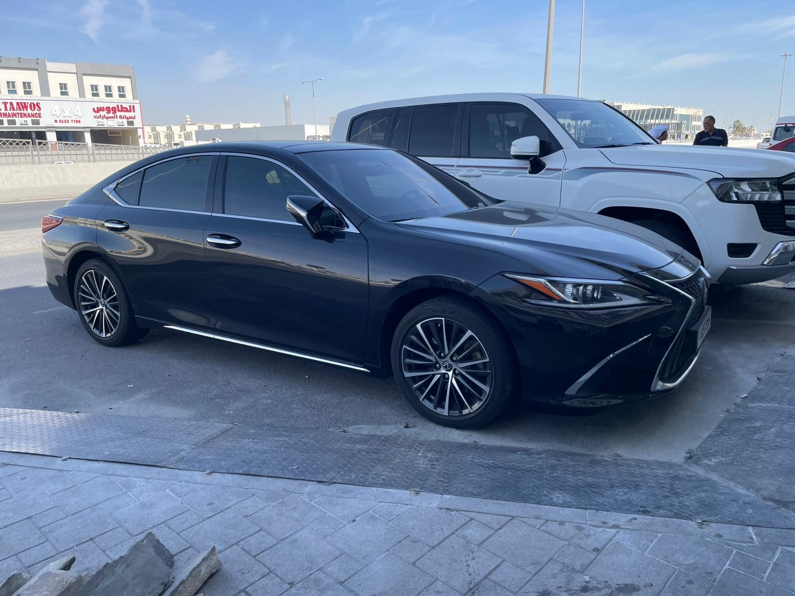 Lexus ES 350 2023 - Image 2