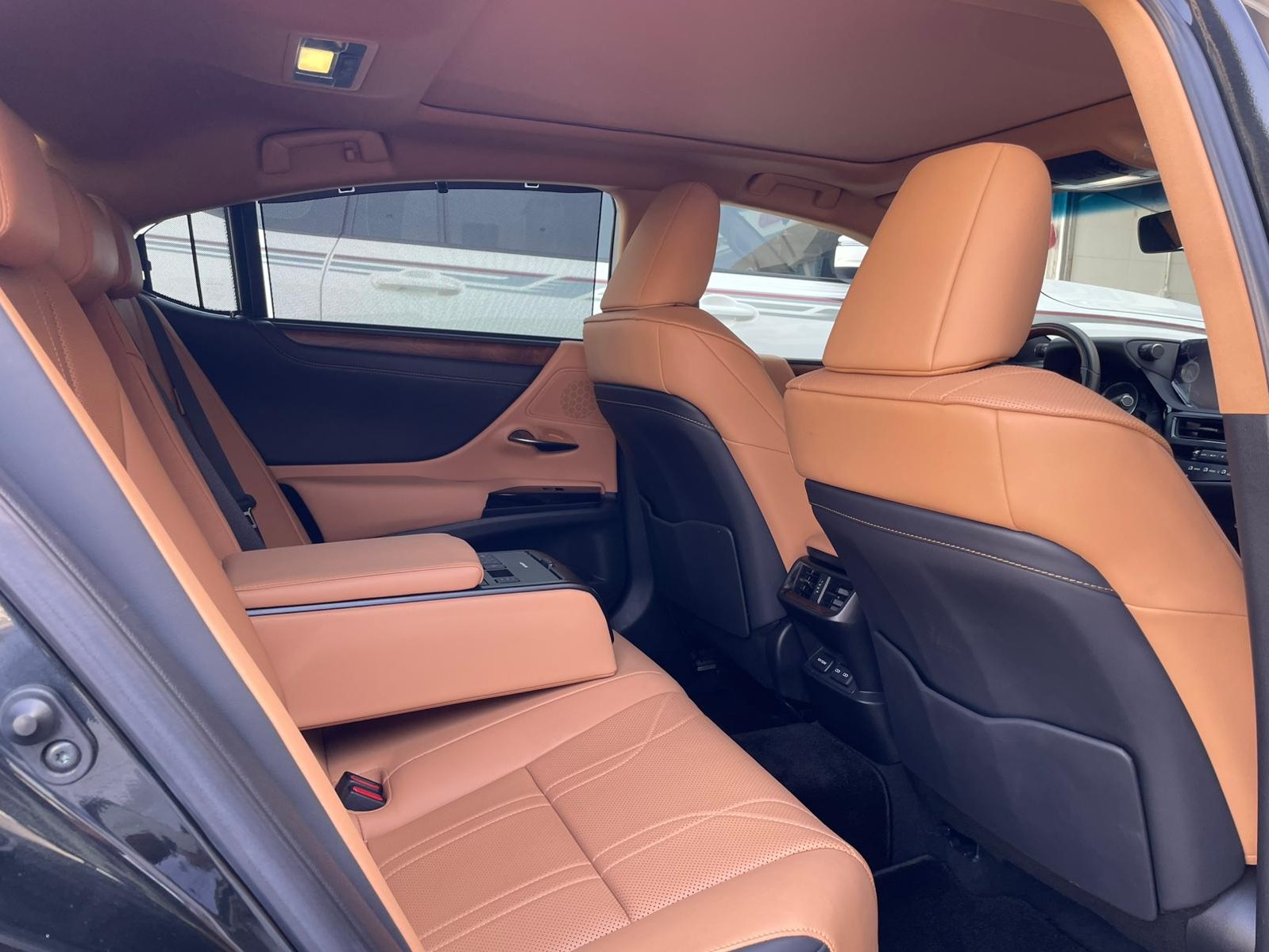 Lexus ES 350 2023 - Image 4