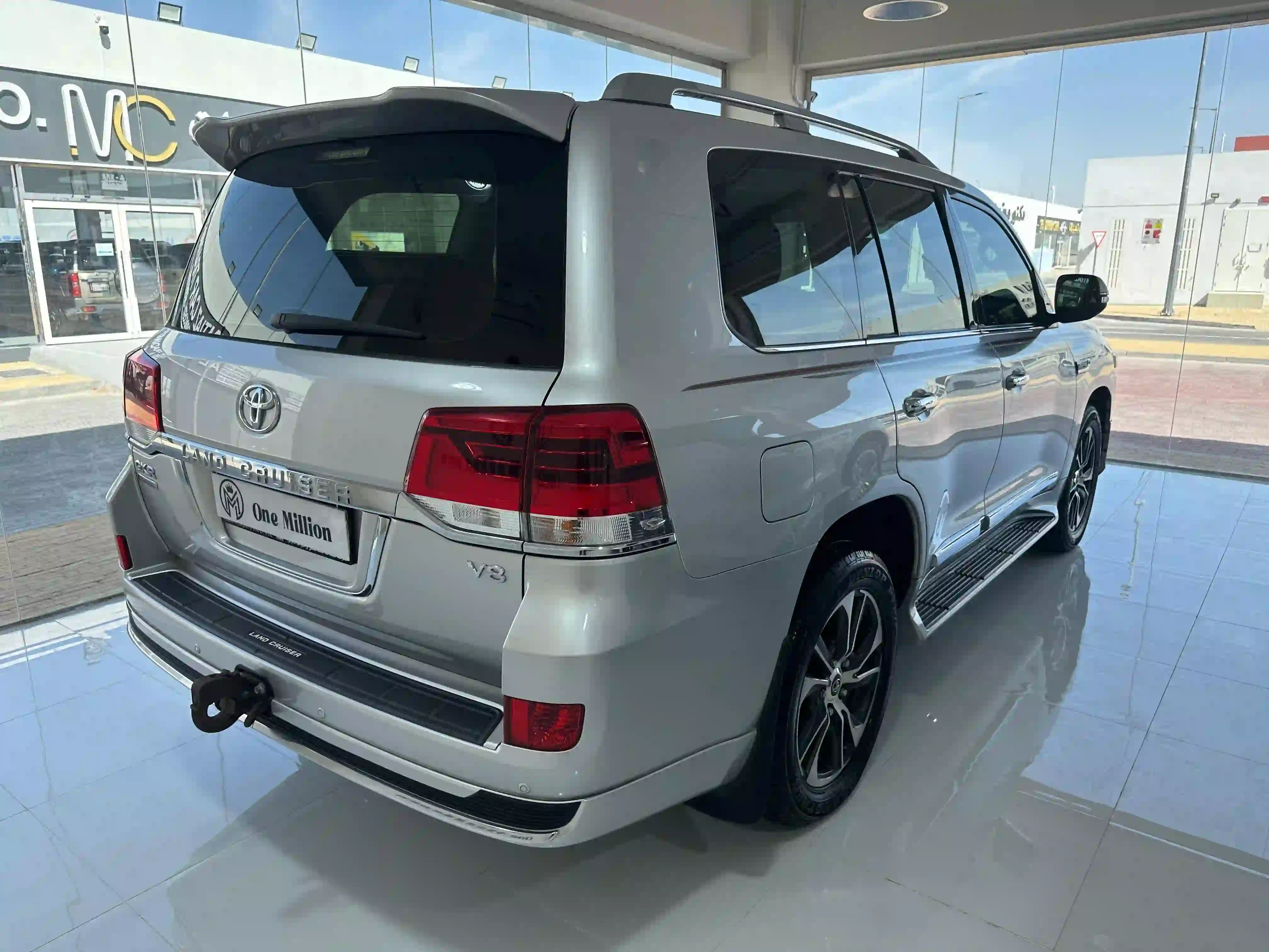 Toyota Land Cruiser GXR Grand Touring 2020 - Image 4