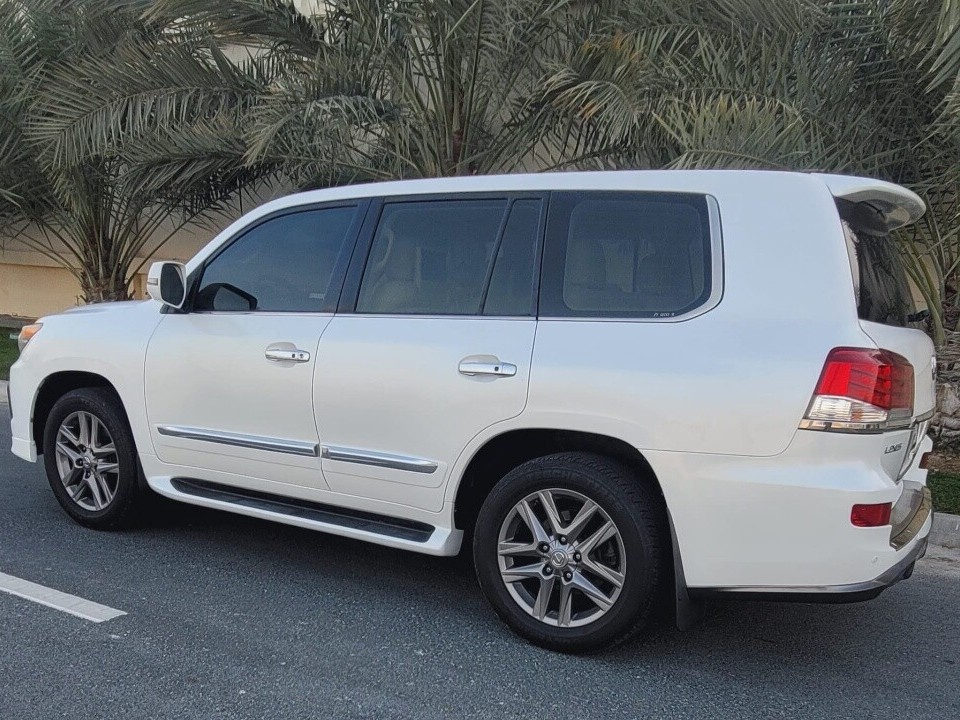 Lexus LX 570 S 2014 - Image 2