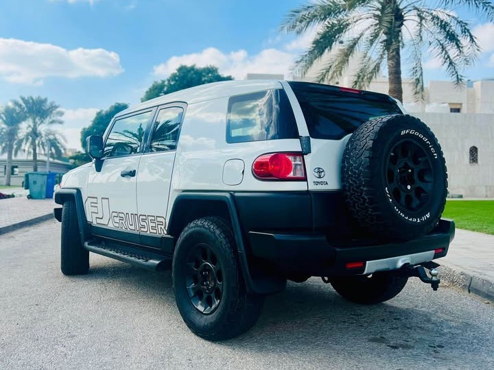 Toyota FJ Cruiser 2013 - Image 2