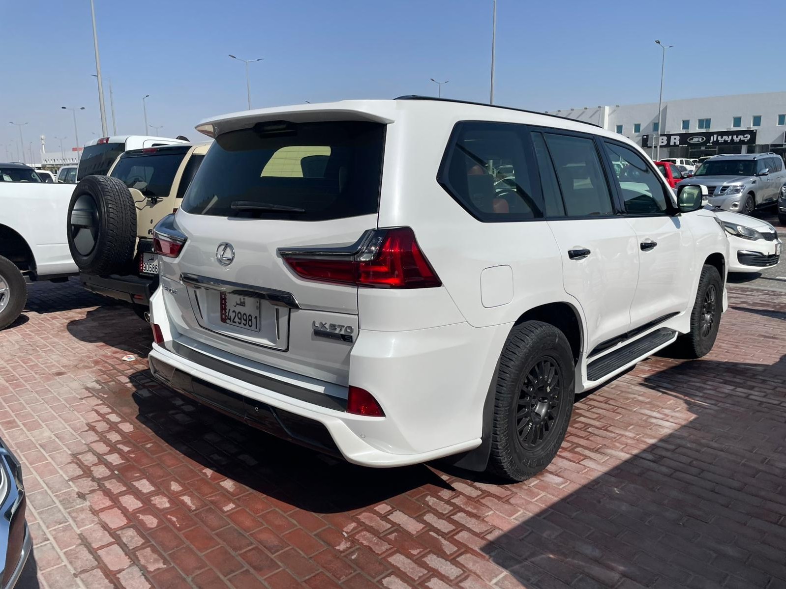 Lexus LX 570 S 2016 - Image 4
