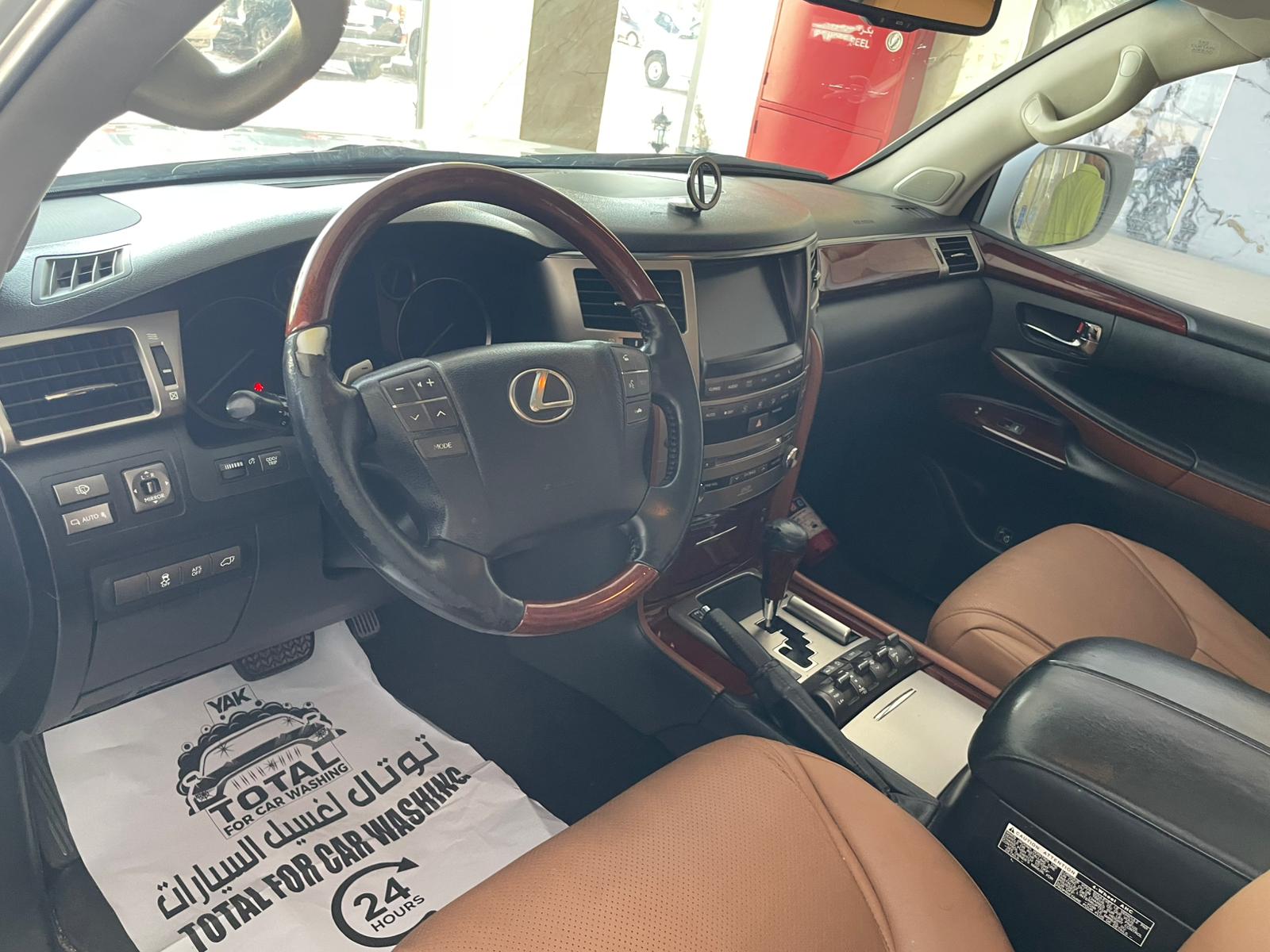 Lexus LX 570 2012 - Image 2
