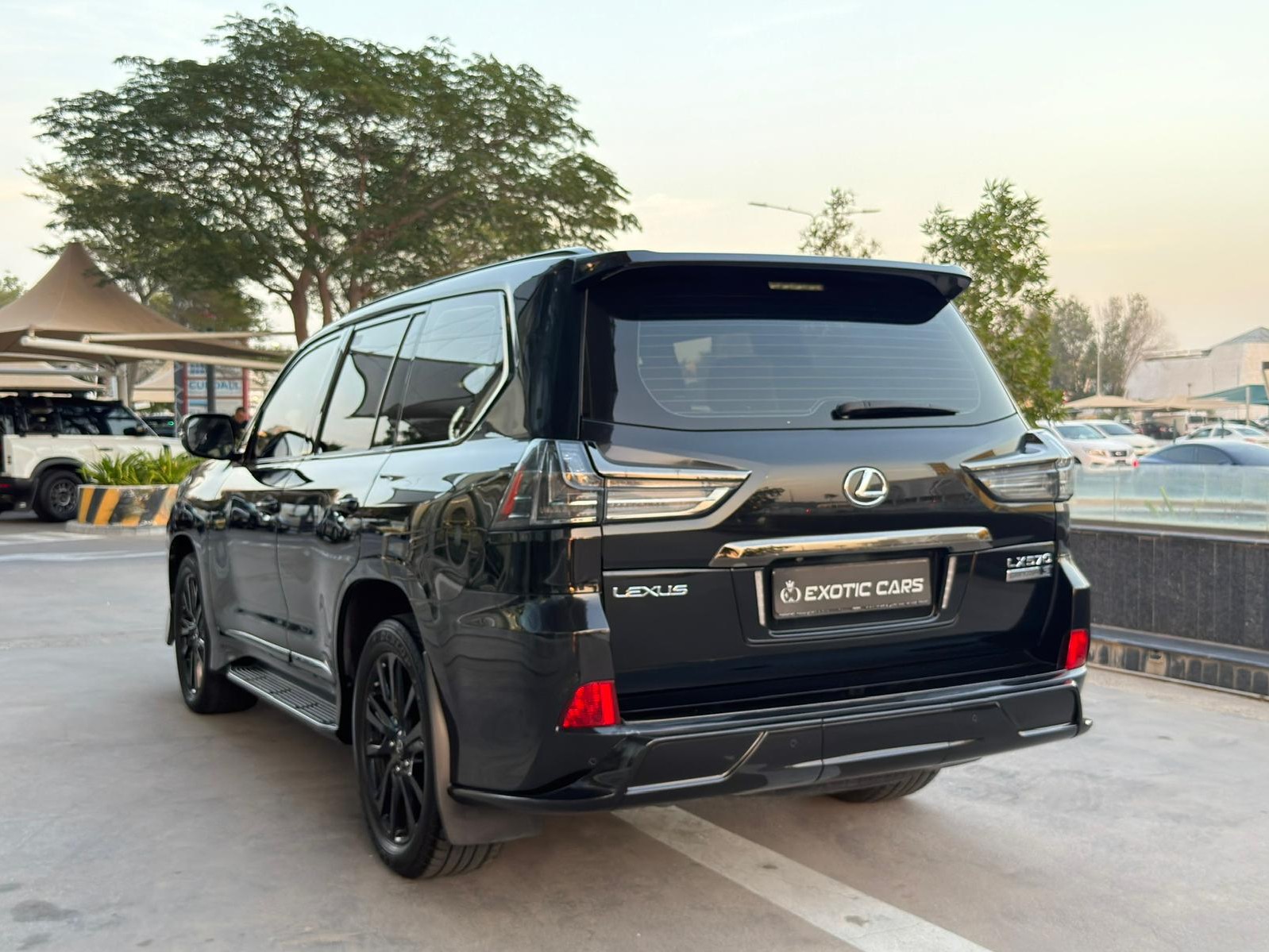 Lexus LX 570 S Black Edition 2019 - Image 4