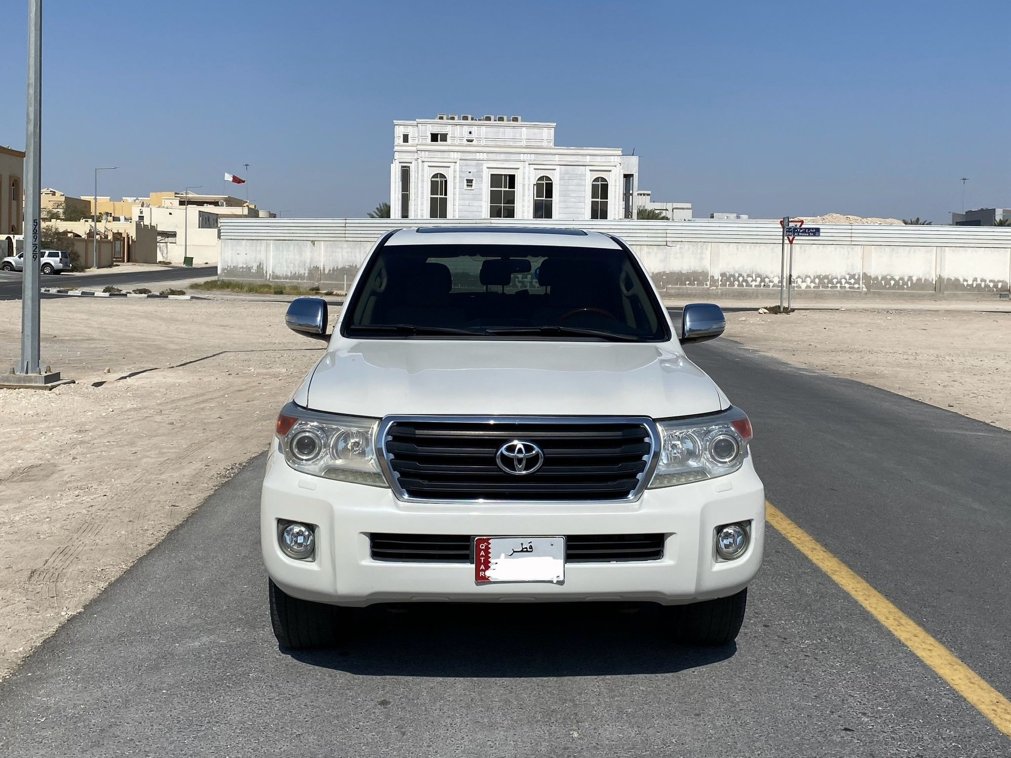 Toyota Land Cruiser GXR v8 2012 - Image 2