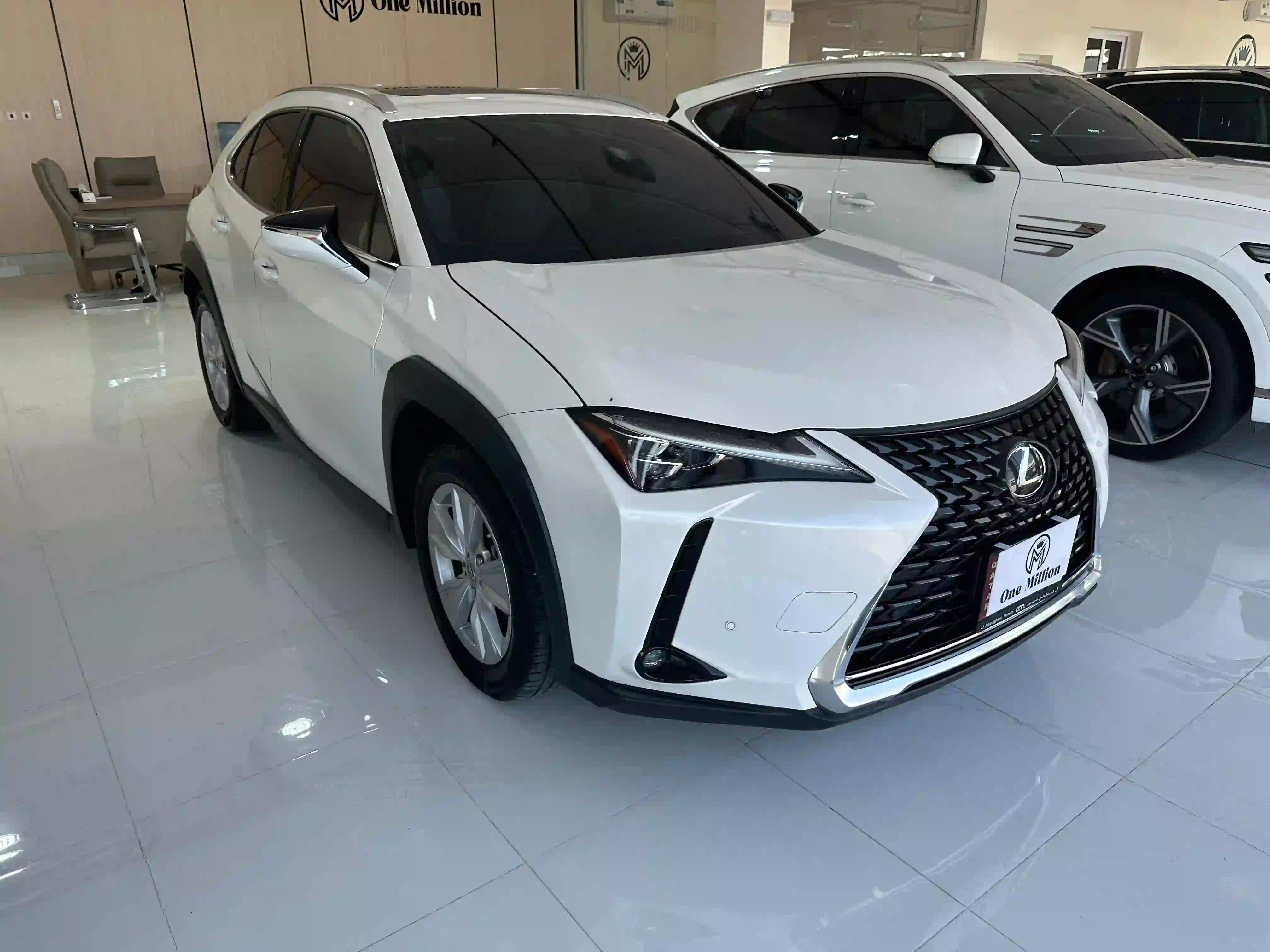 Lexus UX 200 2023 - Image 2