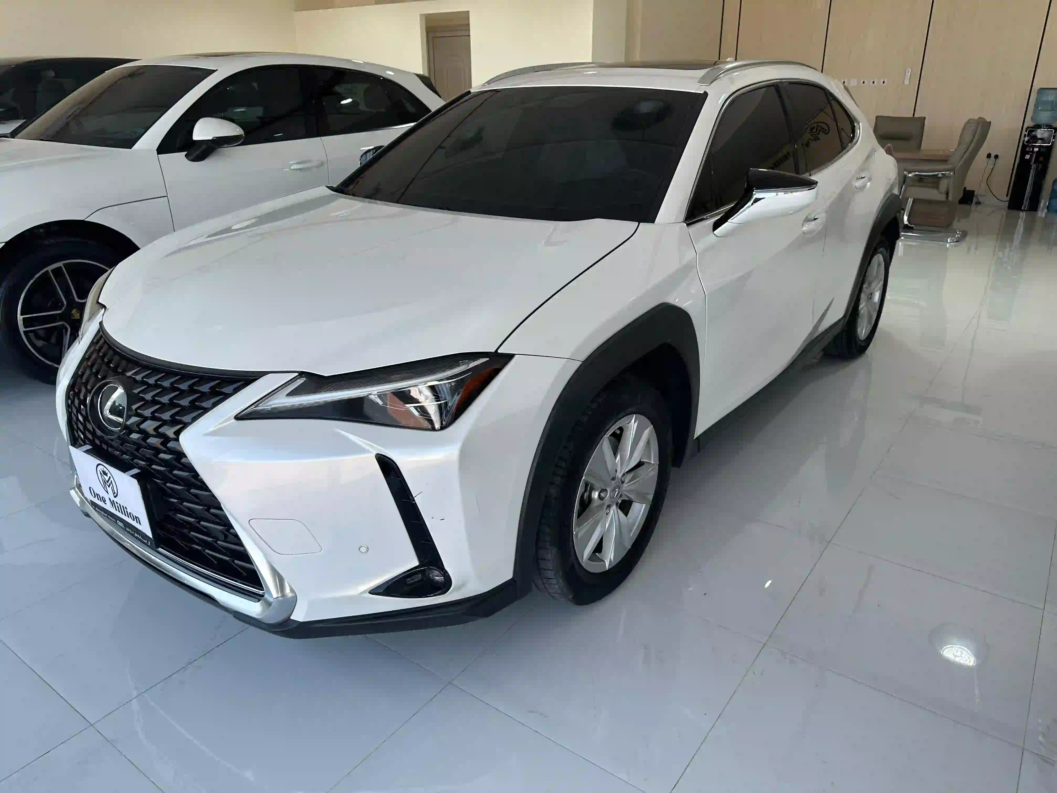 Lexus UX 200 2023 - Image 3