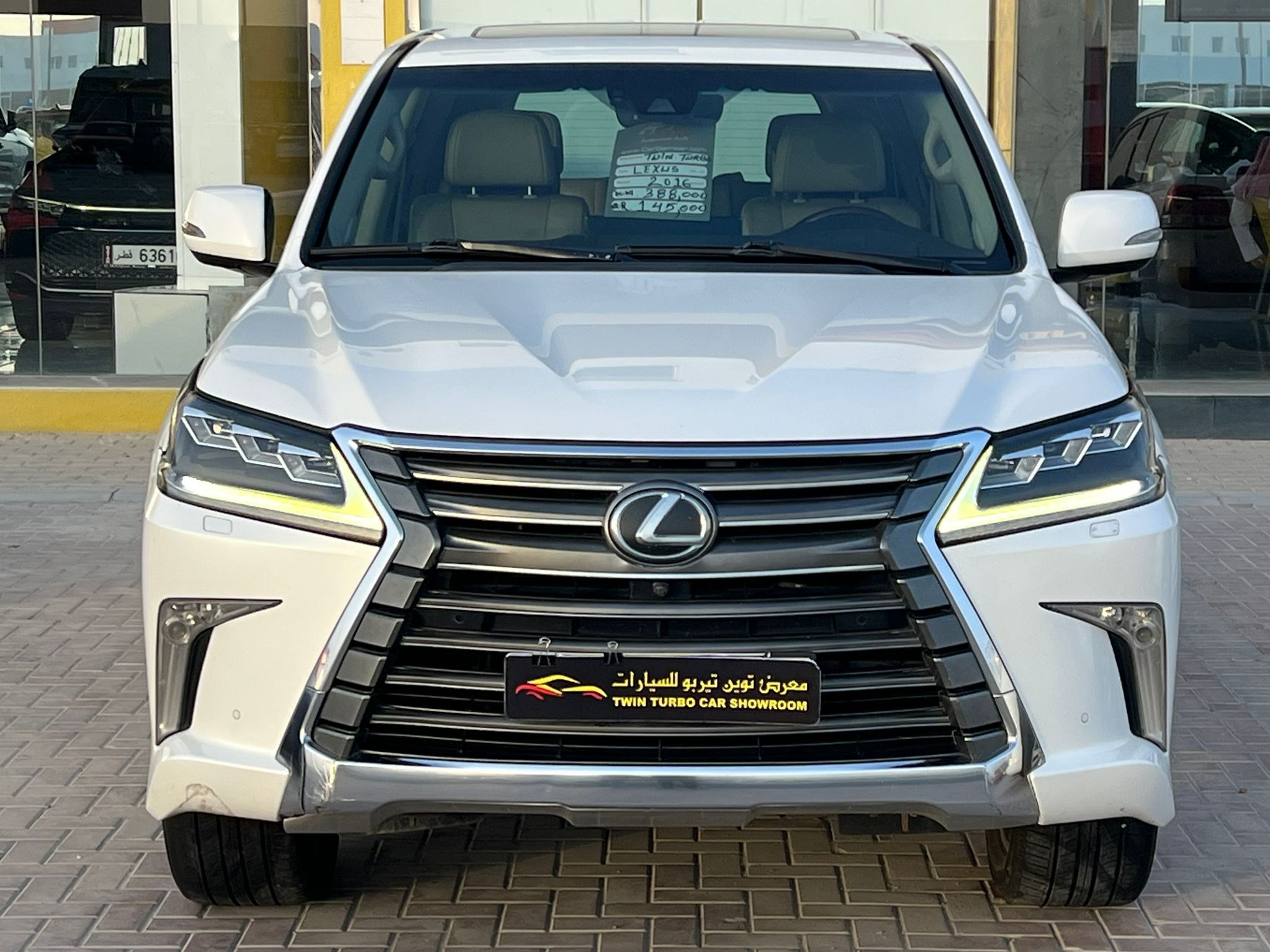 Lexus LX 570 2016 - Image 2