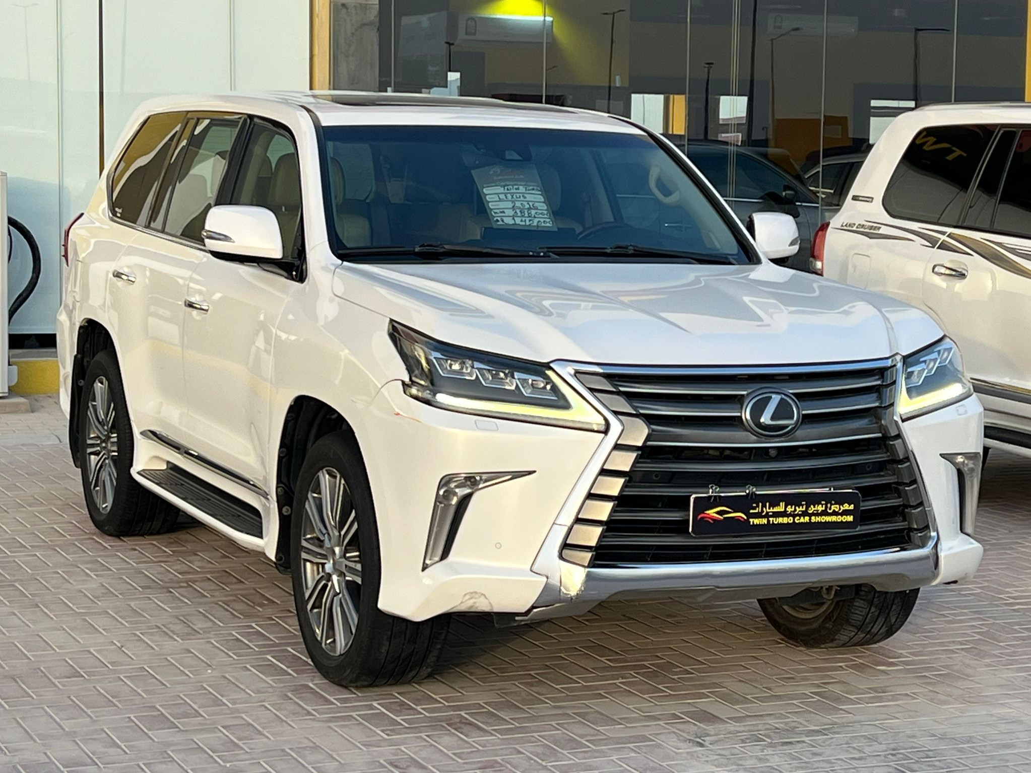 Lexus LX 570 2016 - Image 3