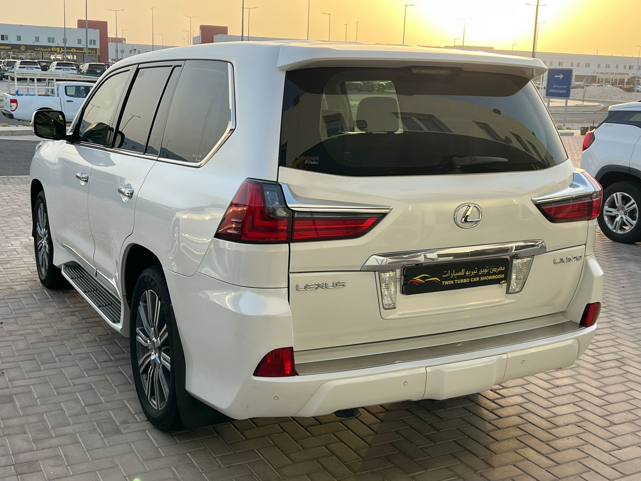Lexus LX 570 2016 - Image 4
