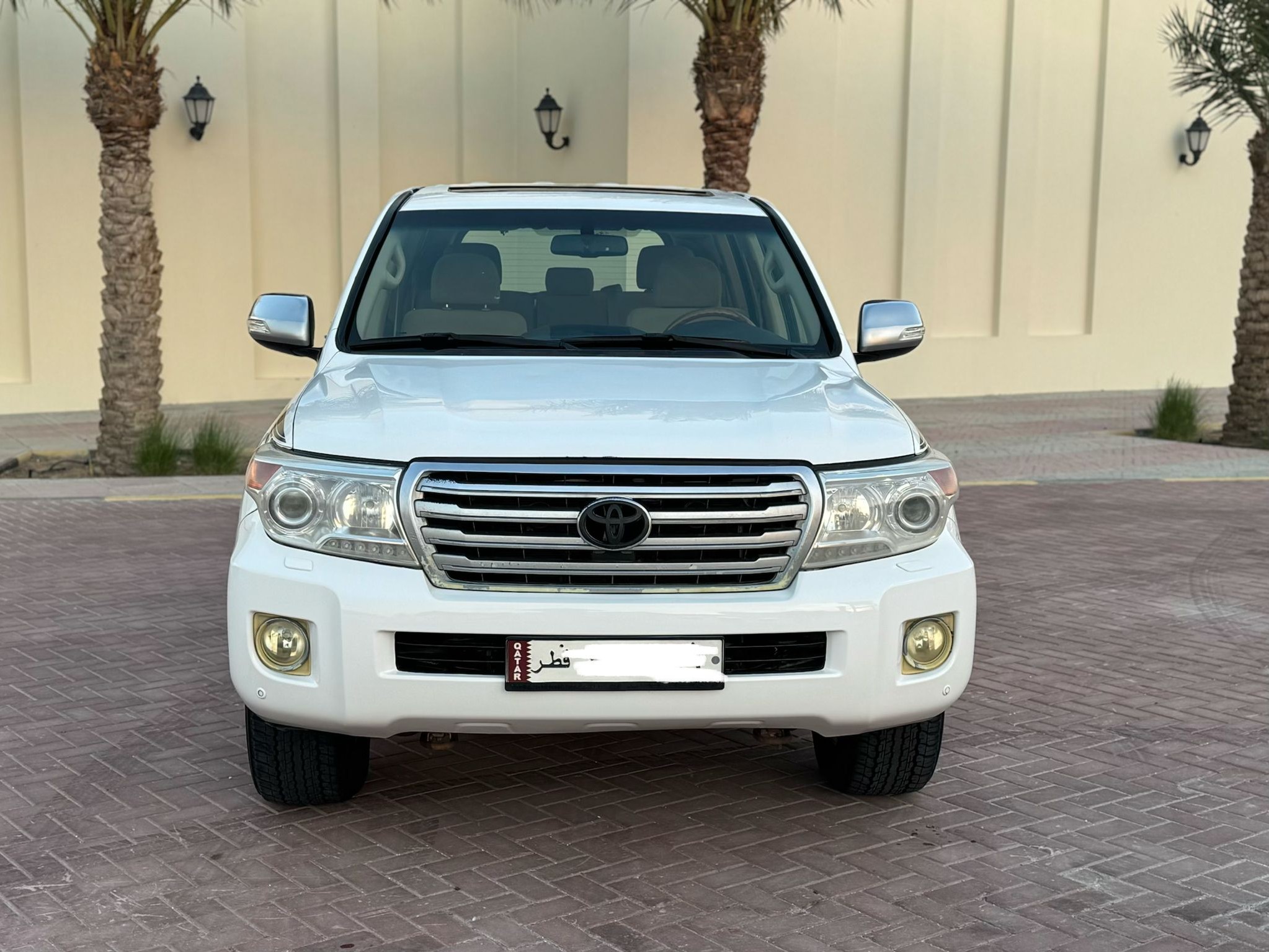Toyota Land Cruiser GXR v8 2014 - Image 2