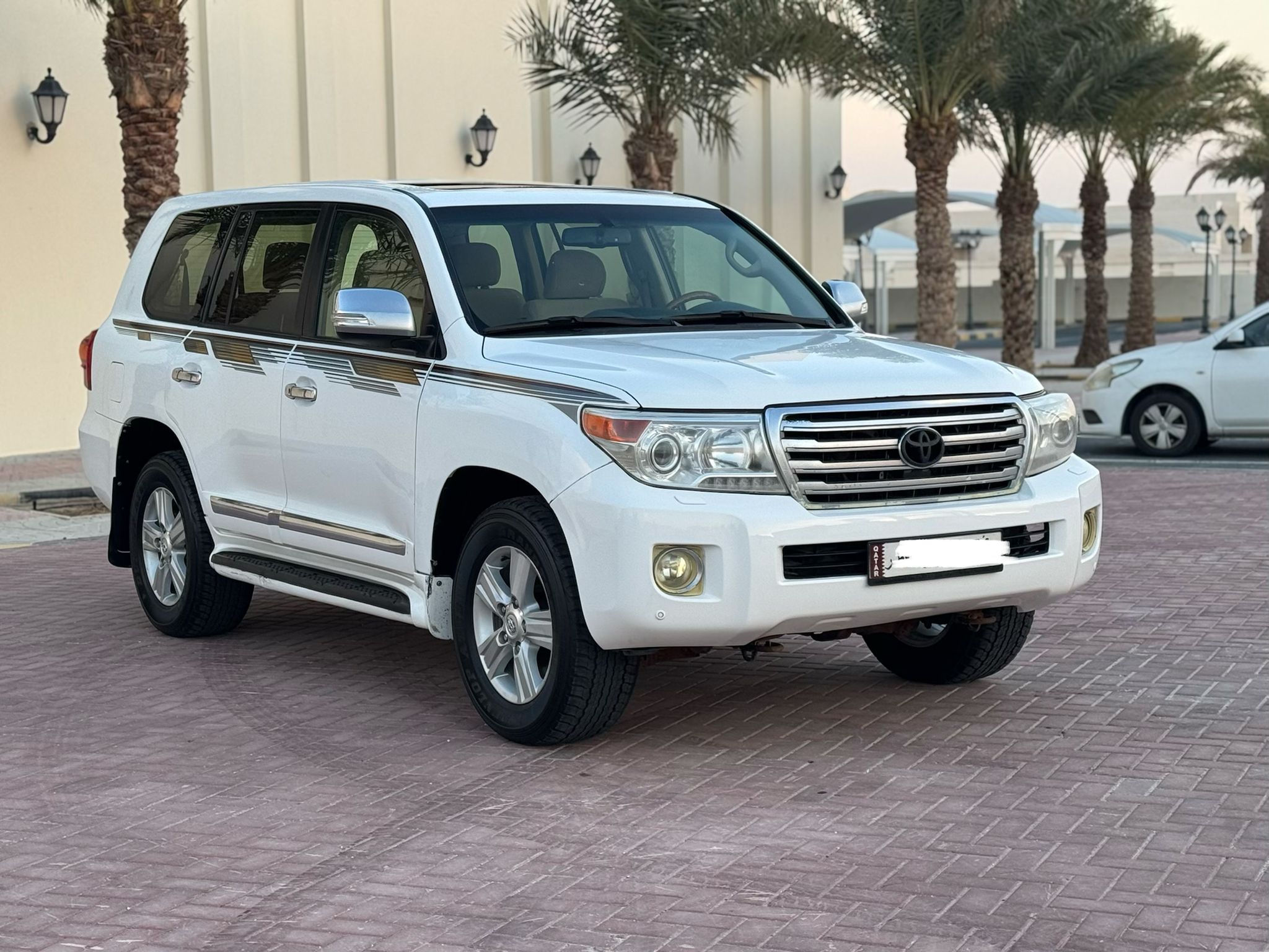 Toyota Land Cruiser GXR v8 2014 - Image 3