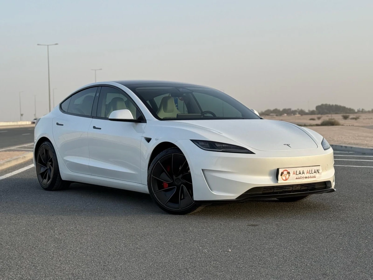 Tesla Model 3  2024